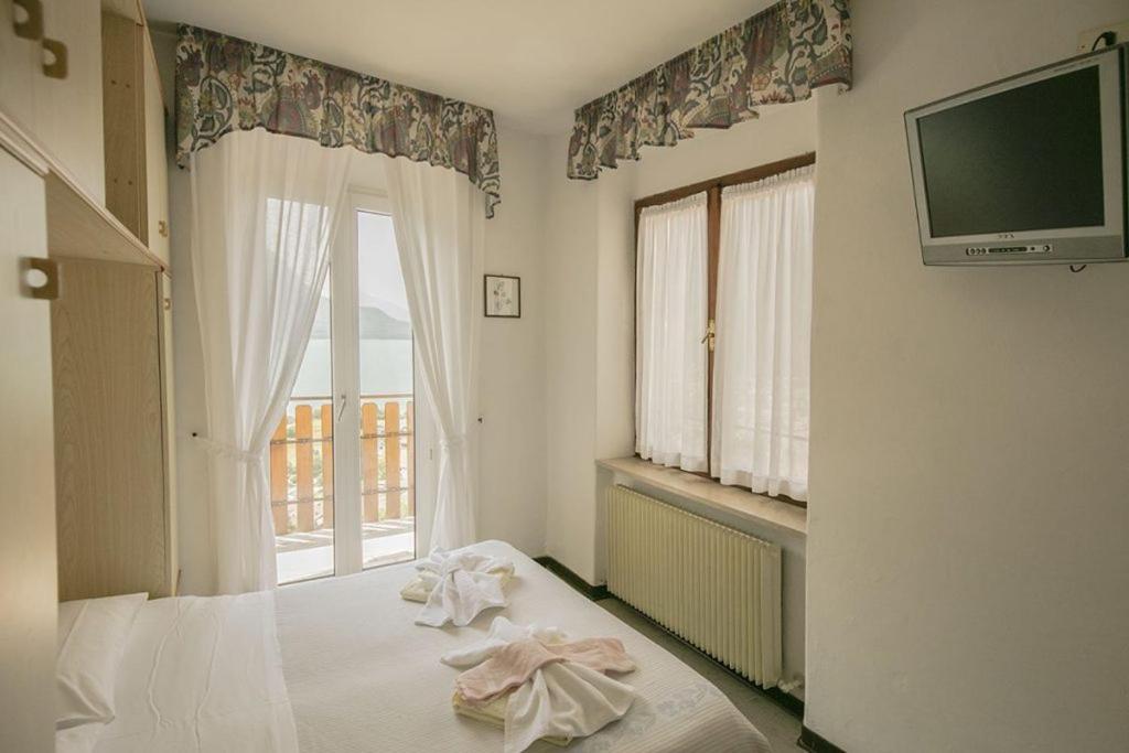 Double Room with Lake View photo 1
