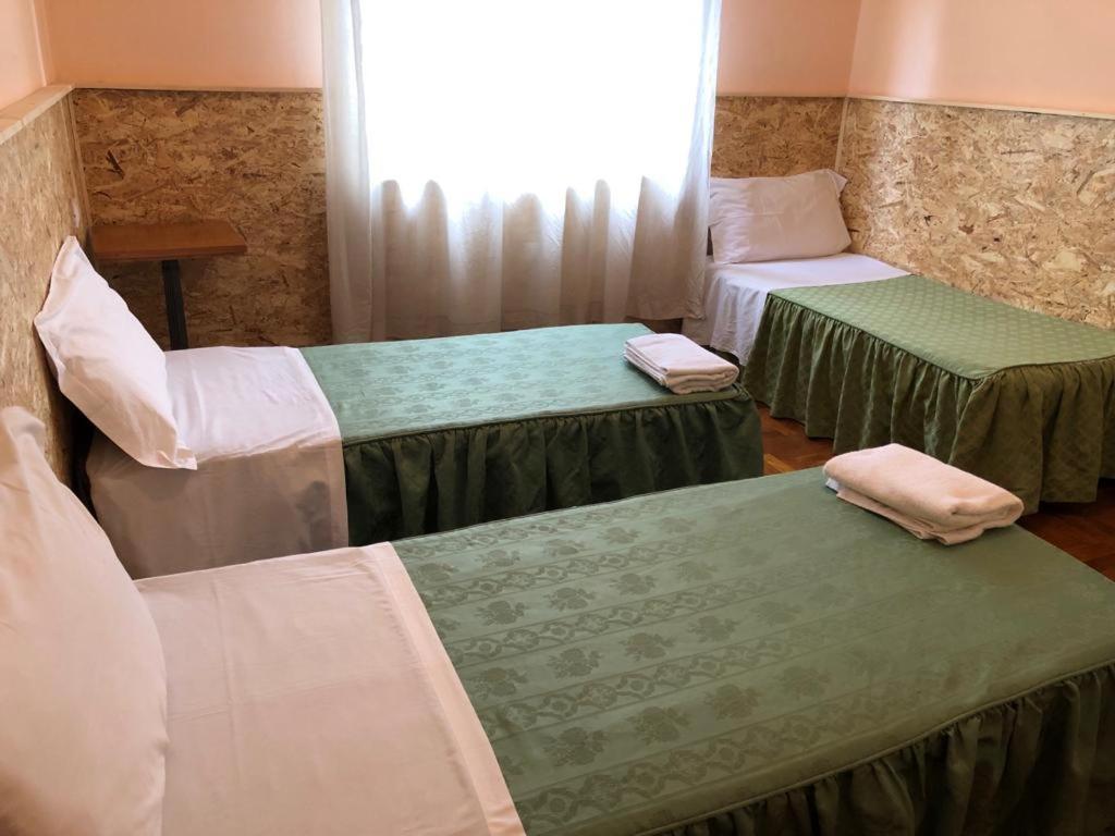 Economy Triple Room with Shared Bathroom photo 2