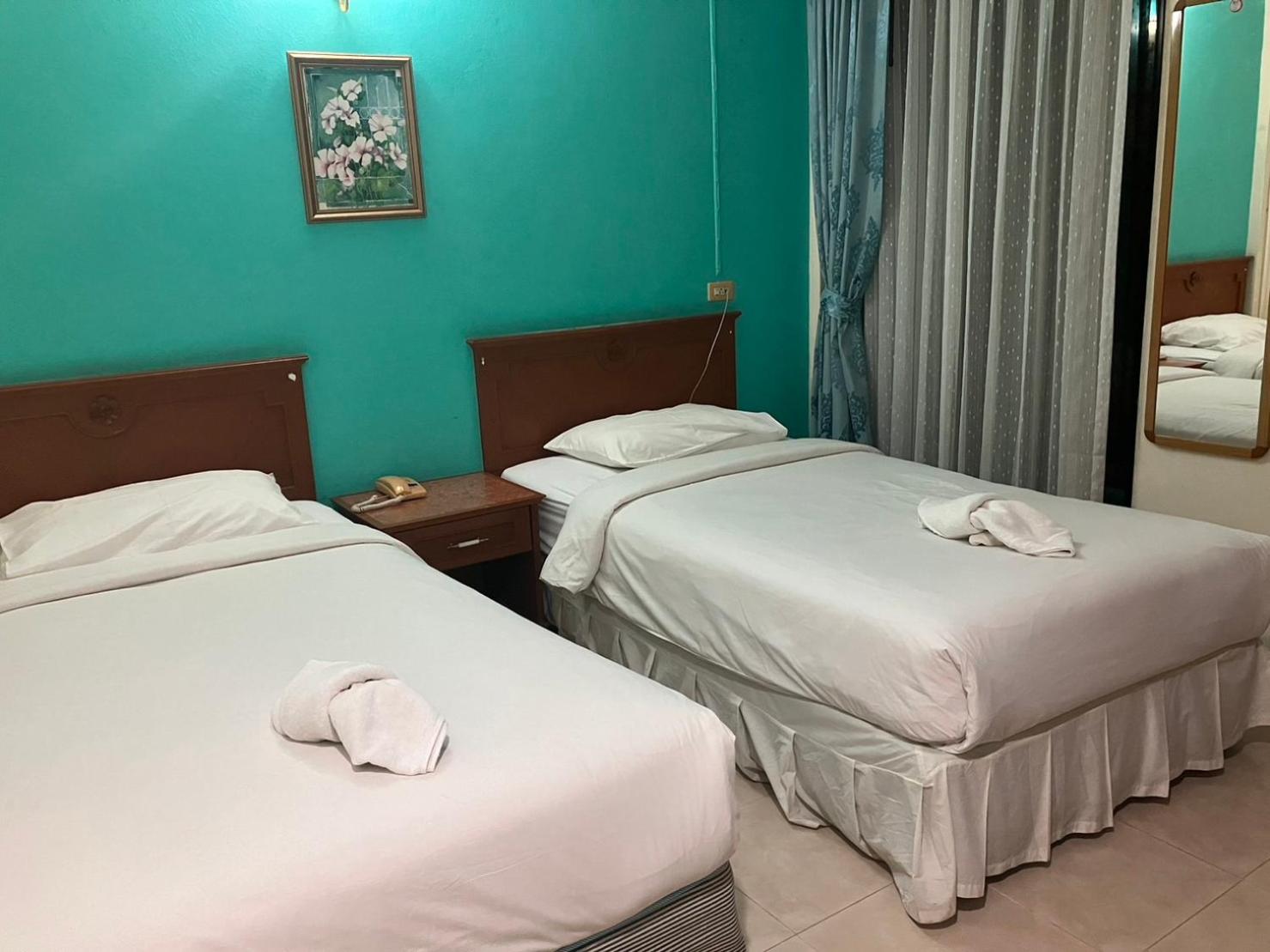 Standard Twin Room only — the supplier's photographs — photo 4