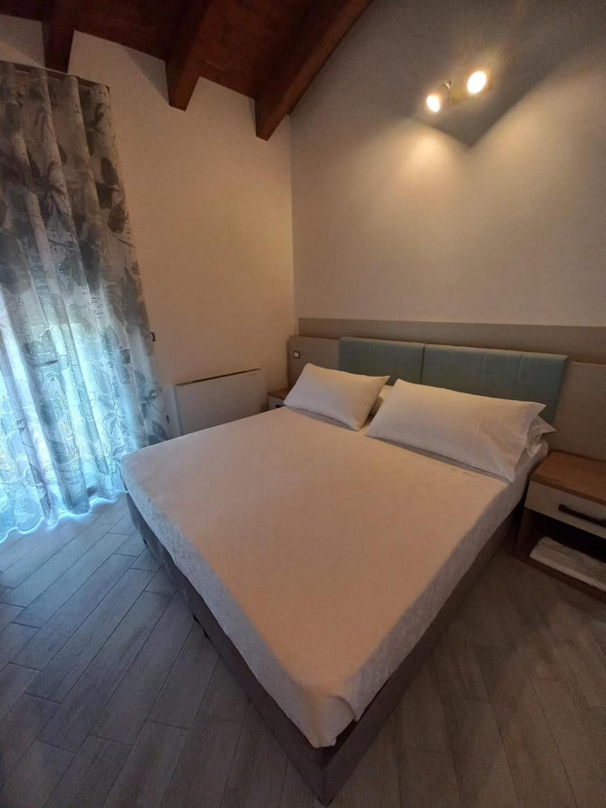 Double or Twin Room with Private Bathroom photo 3