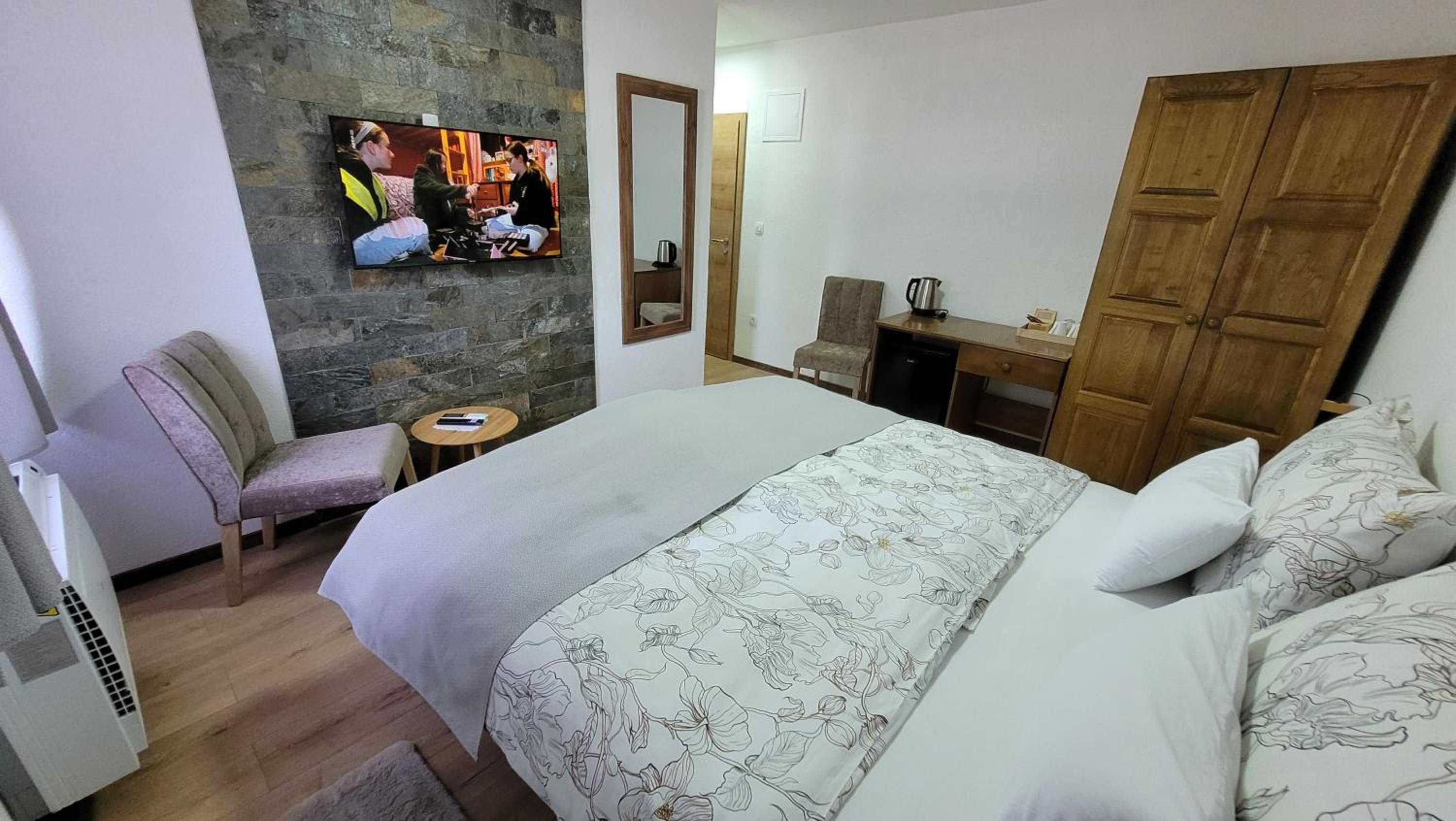 Standard Double Room - Photo 2
