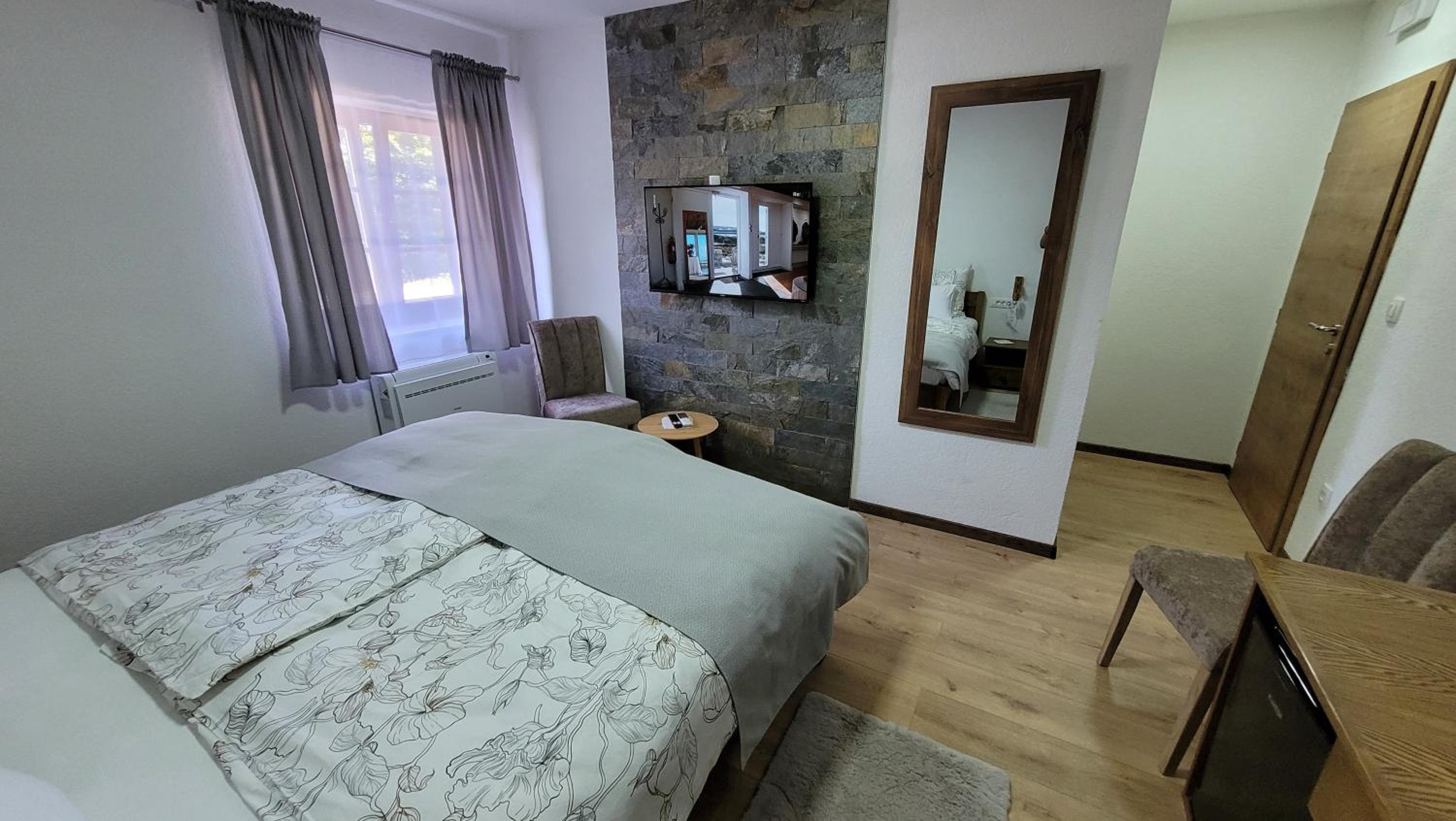Standard Double Room - Photo 10