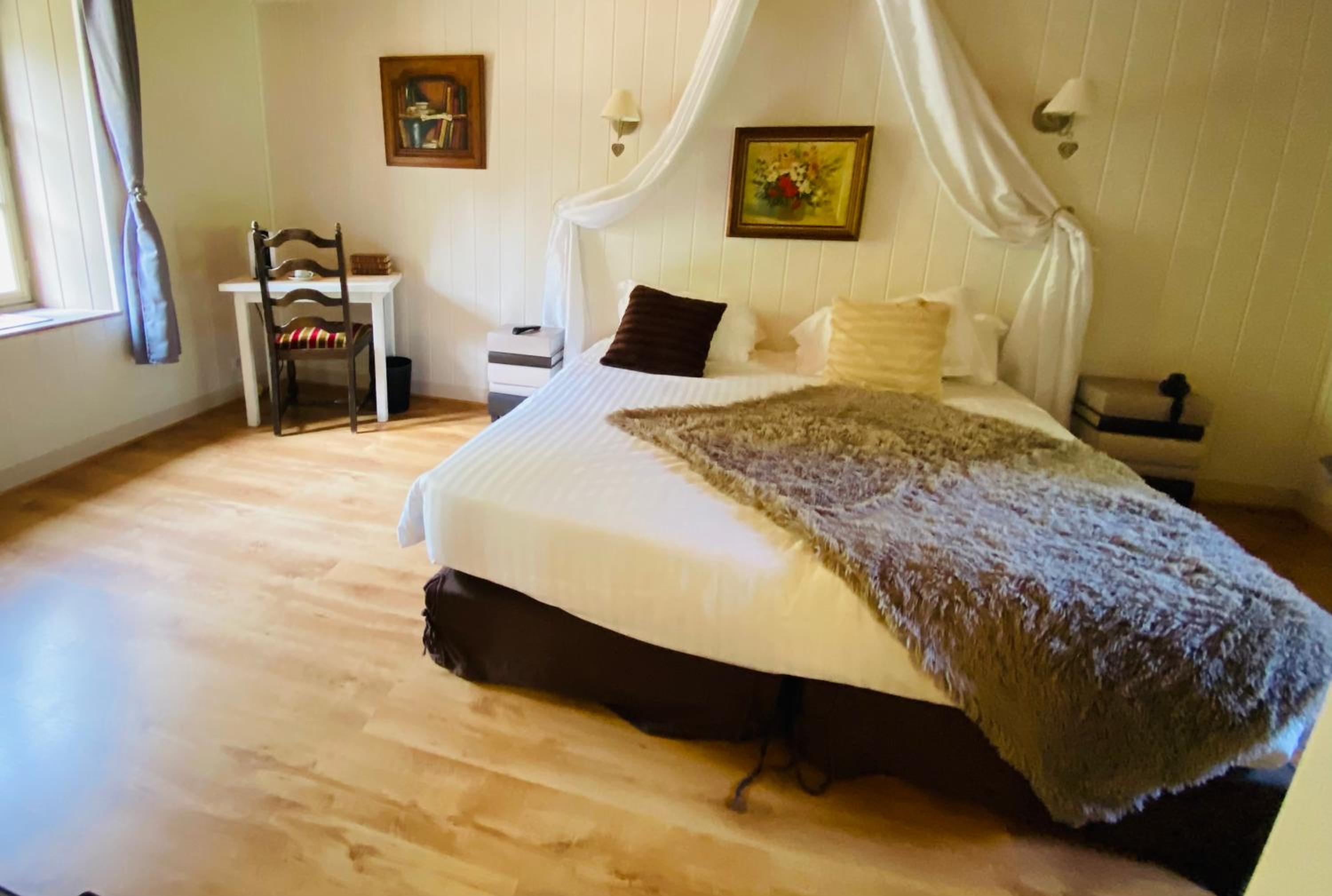 Four-Bedroom House photo 2