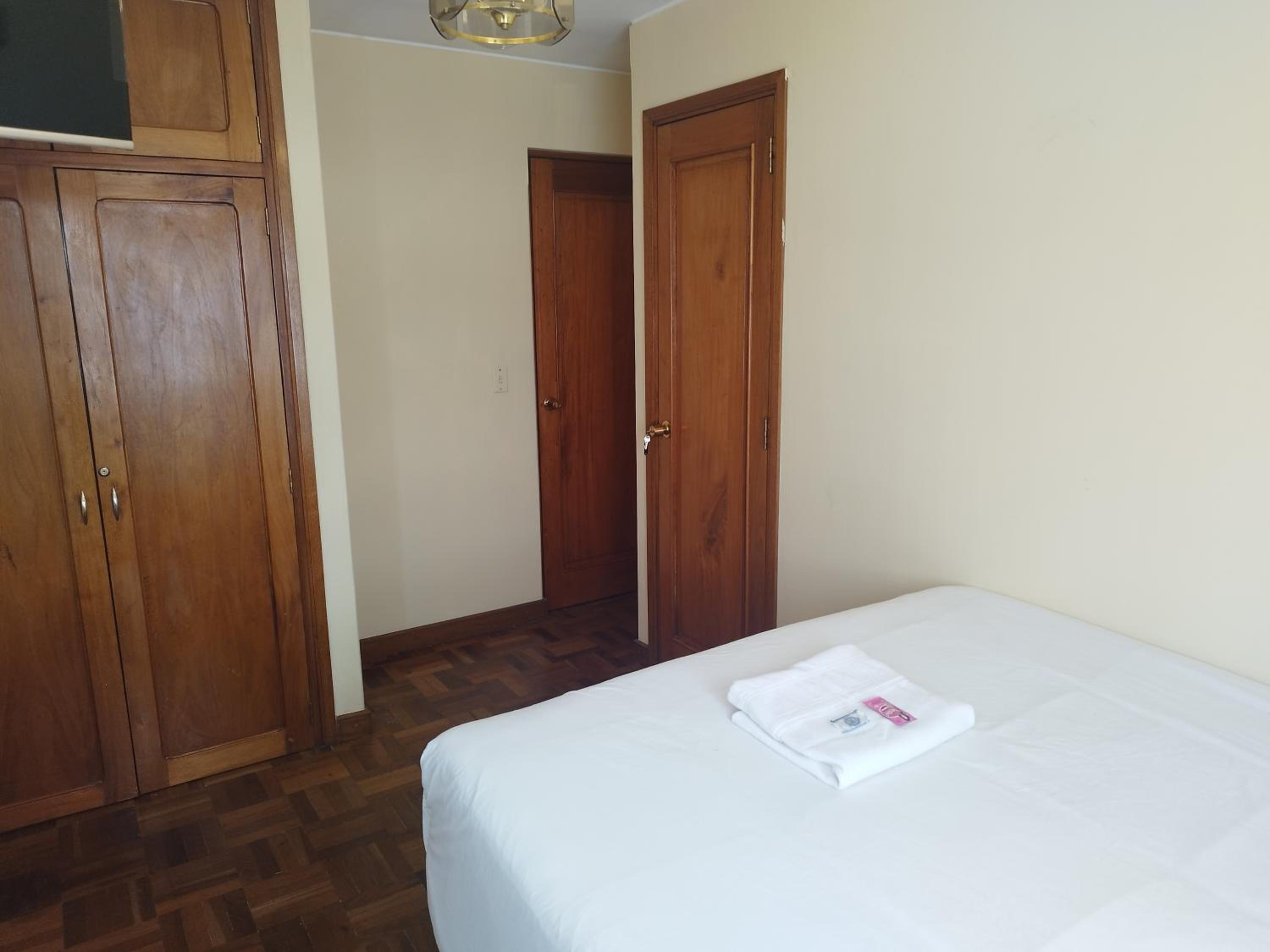 Double Room with Shared Bathroom photo 2