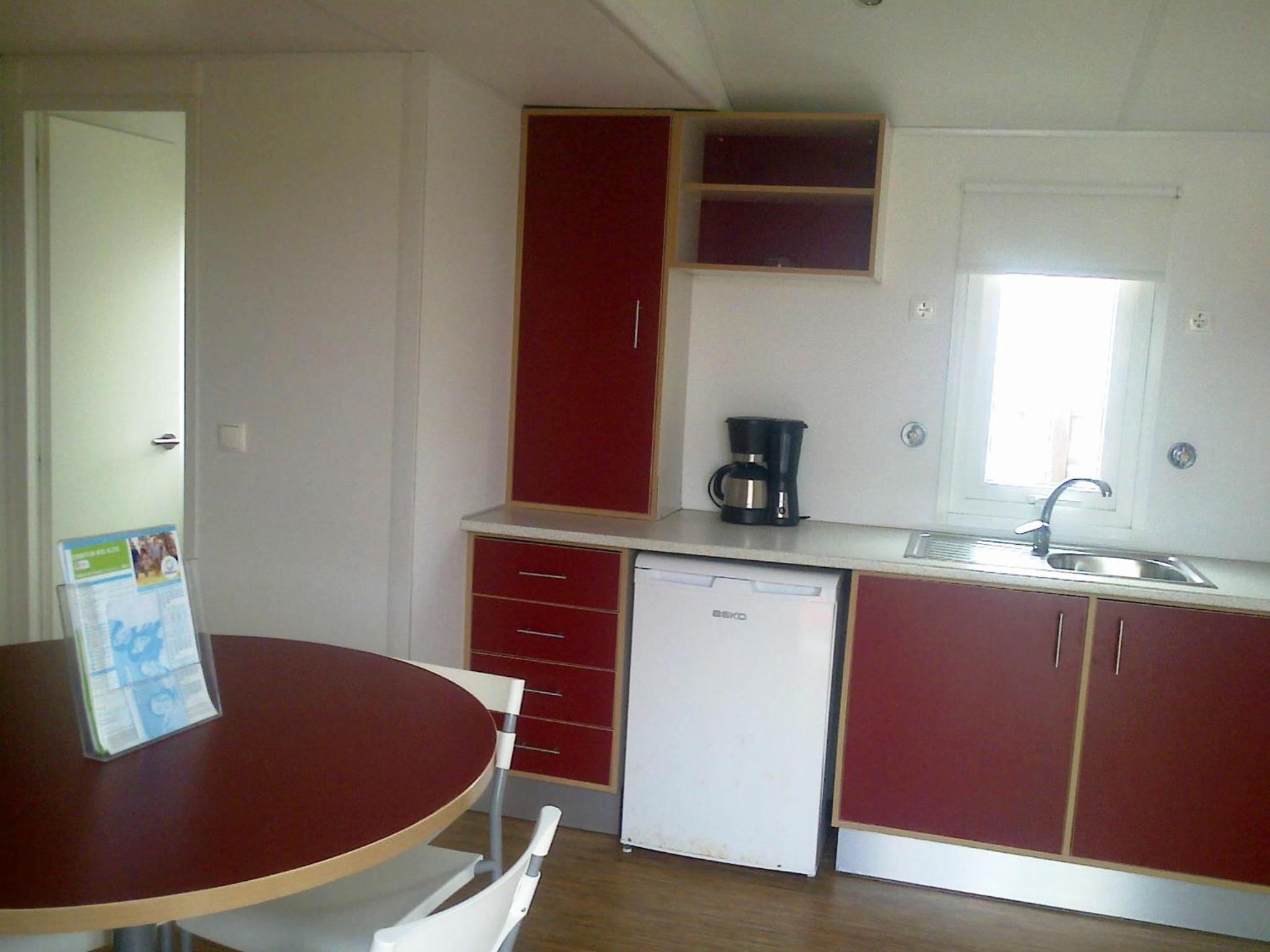 Mobile Home - Photo 9