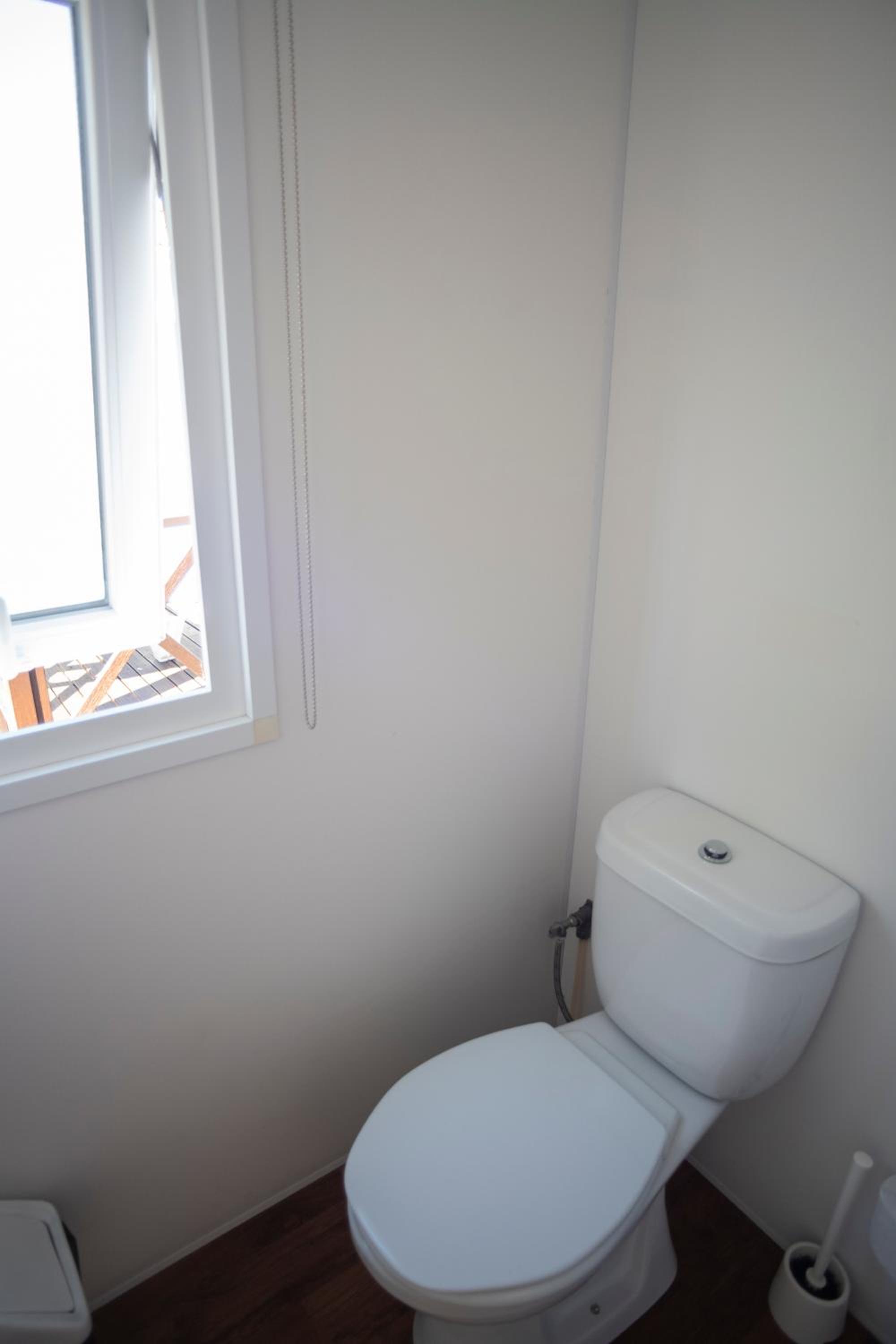 Mobile Home - Photo 8