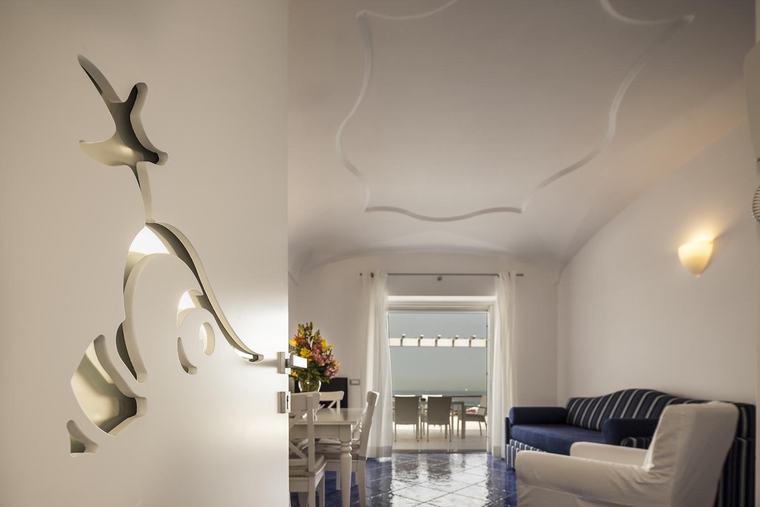  Luxury Two-Bedroom Apartment with Sea View