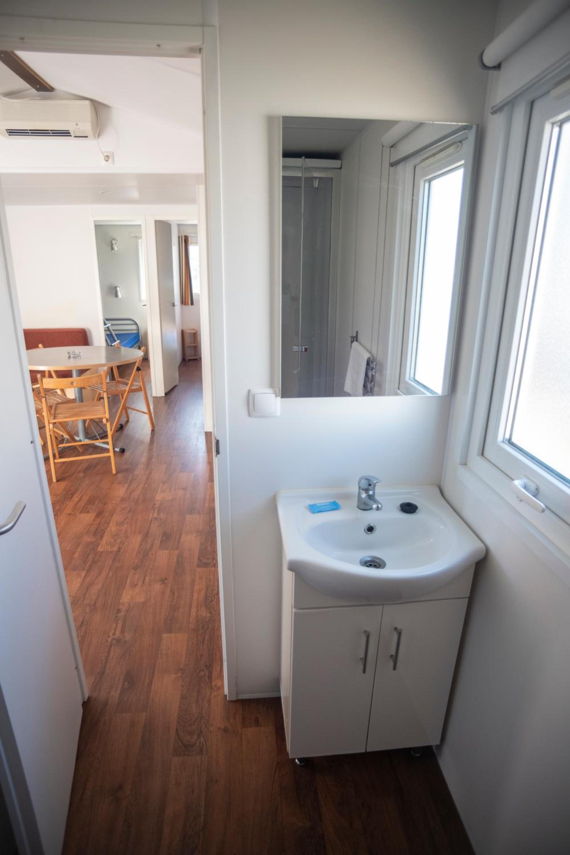 Mobile Home - Photo 3