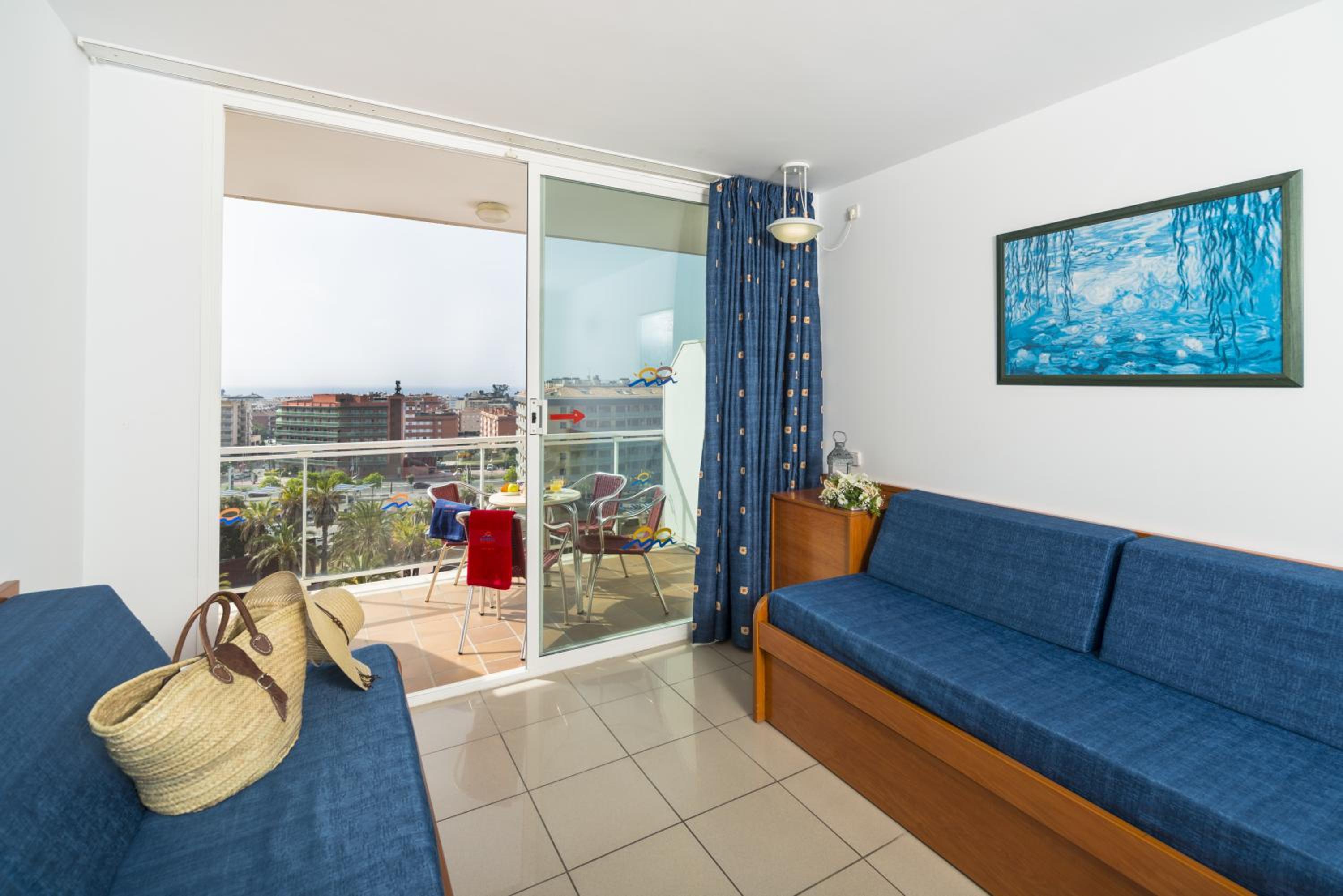 Apartment With Balcony (3 Adults + 2 Children)