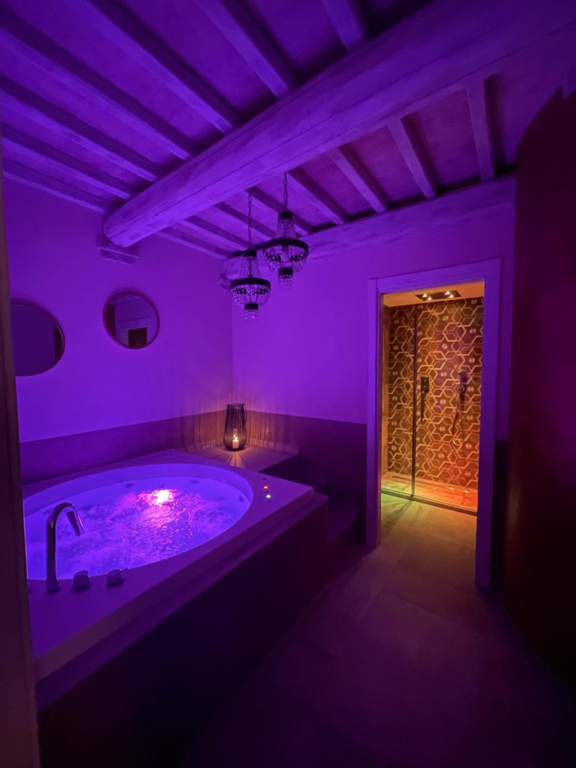 Deluxe Double Room with Bath photo 3