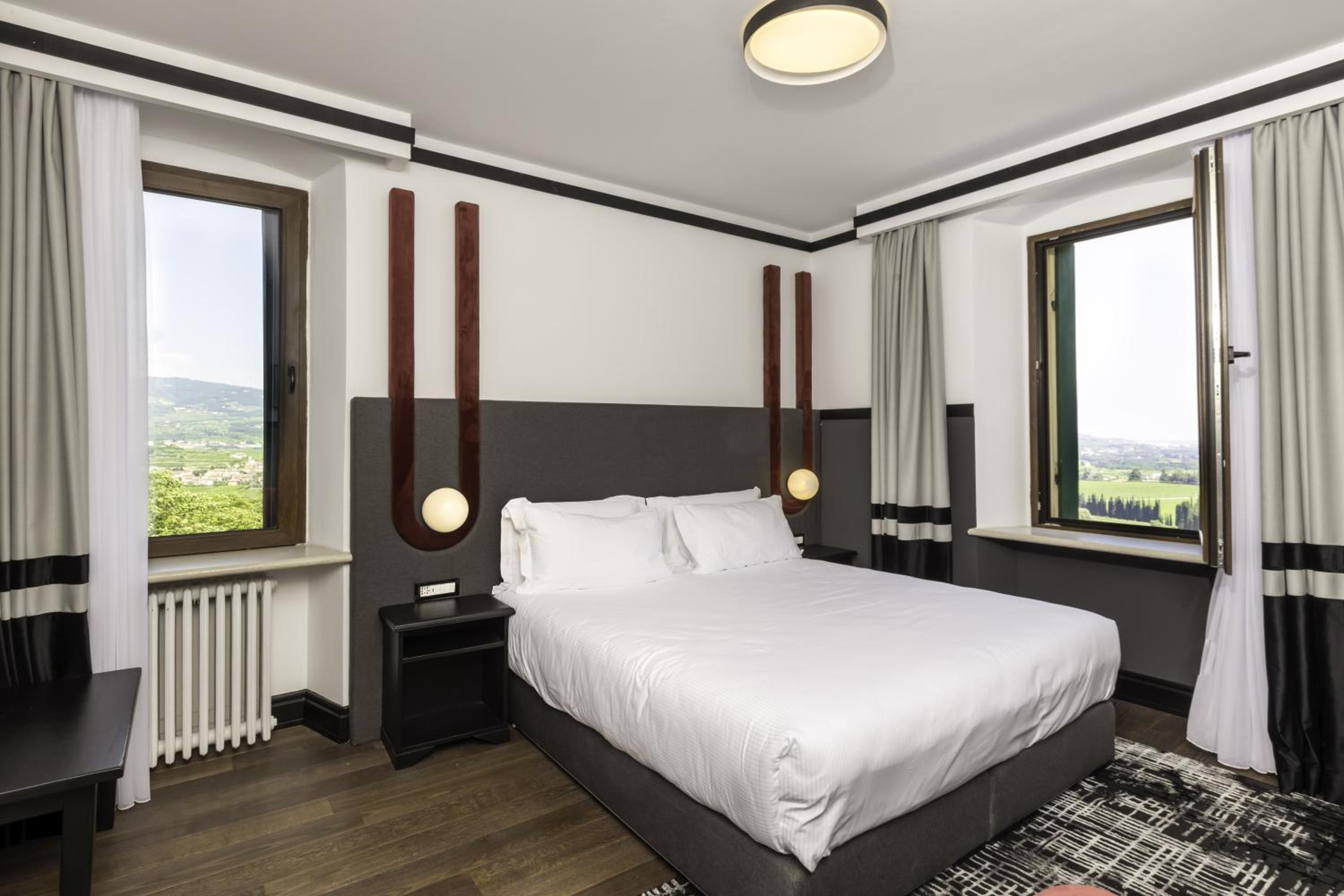 Junior Suite with Balcony - Photo 1