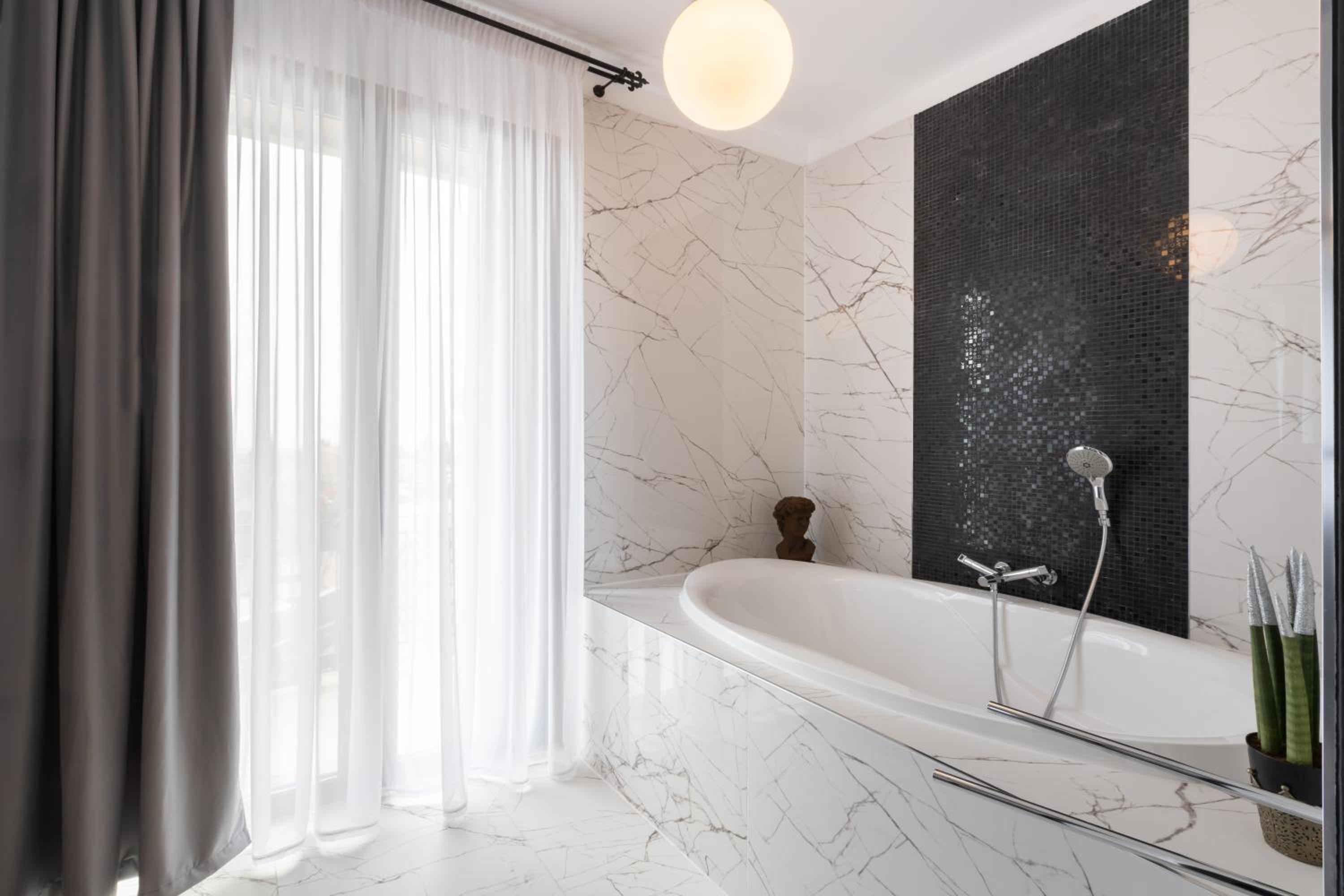 Junior Suite with Balcony - Photo 6