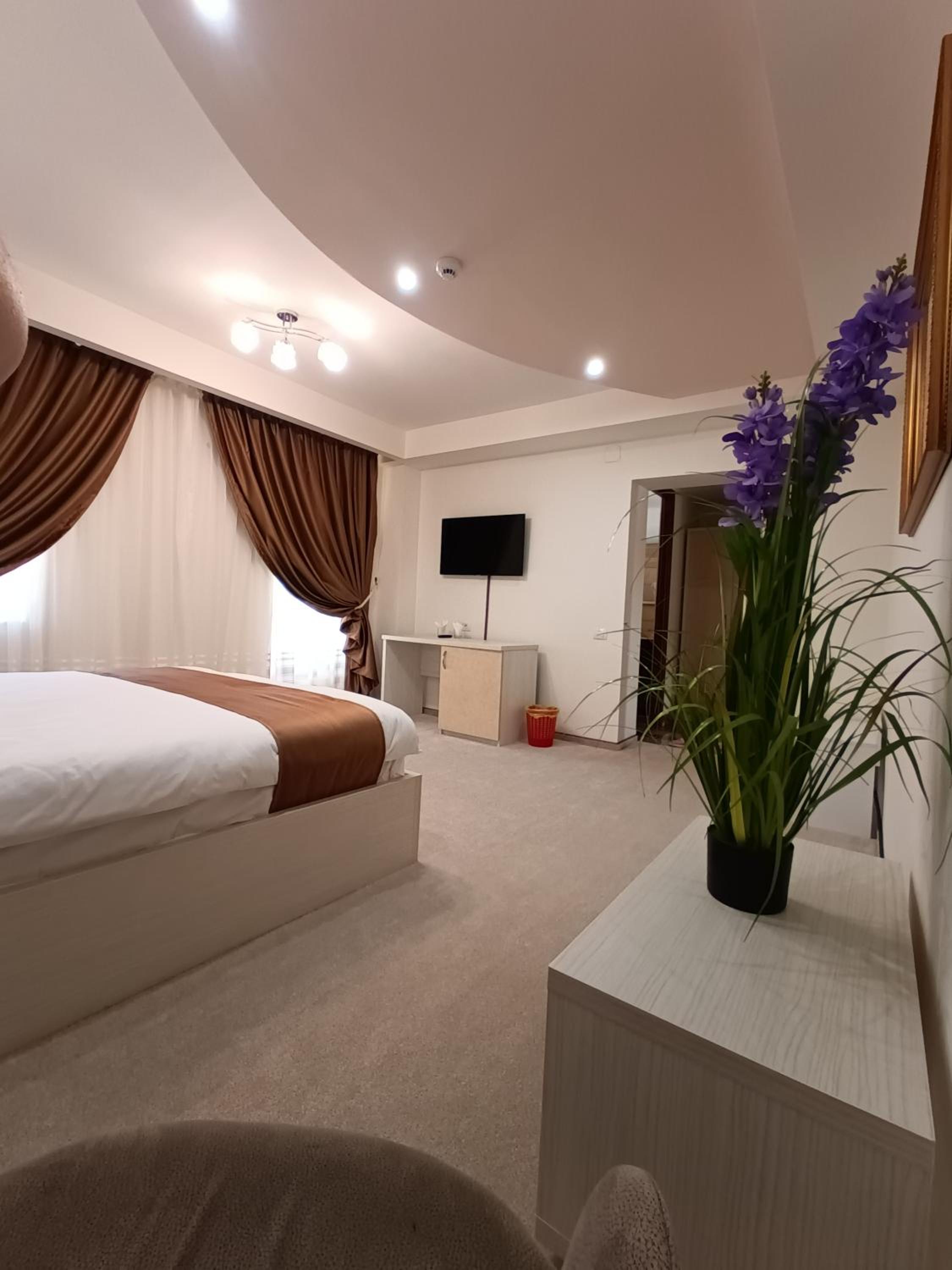 Deluxe King Room photo 2