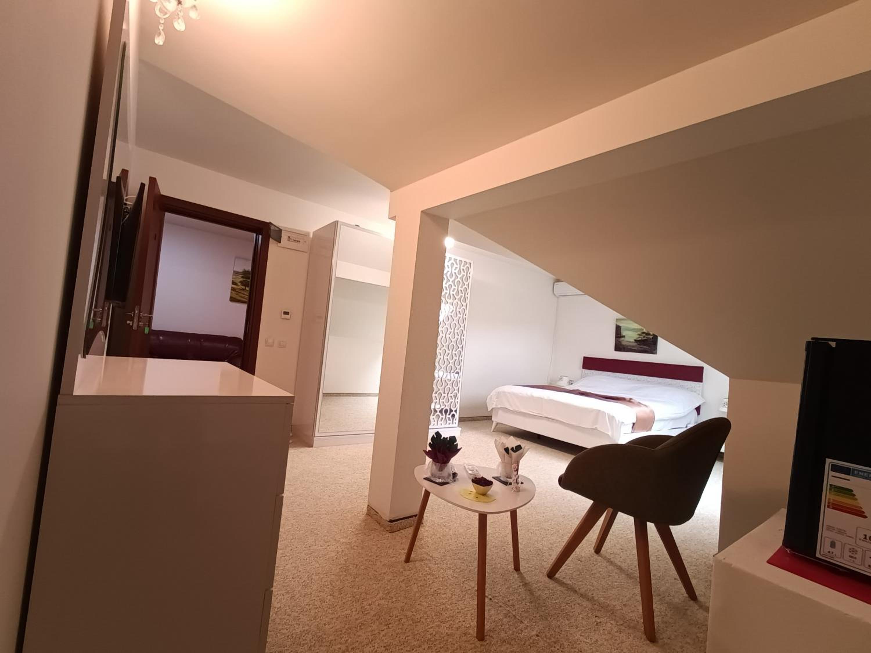 Deluxe Apartment photo 2