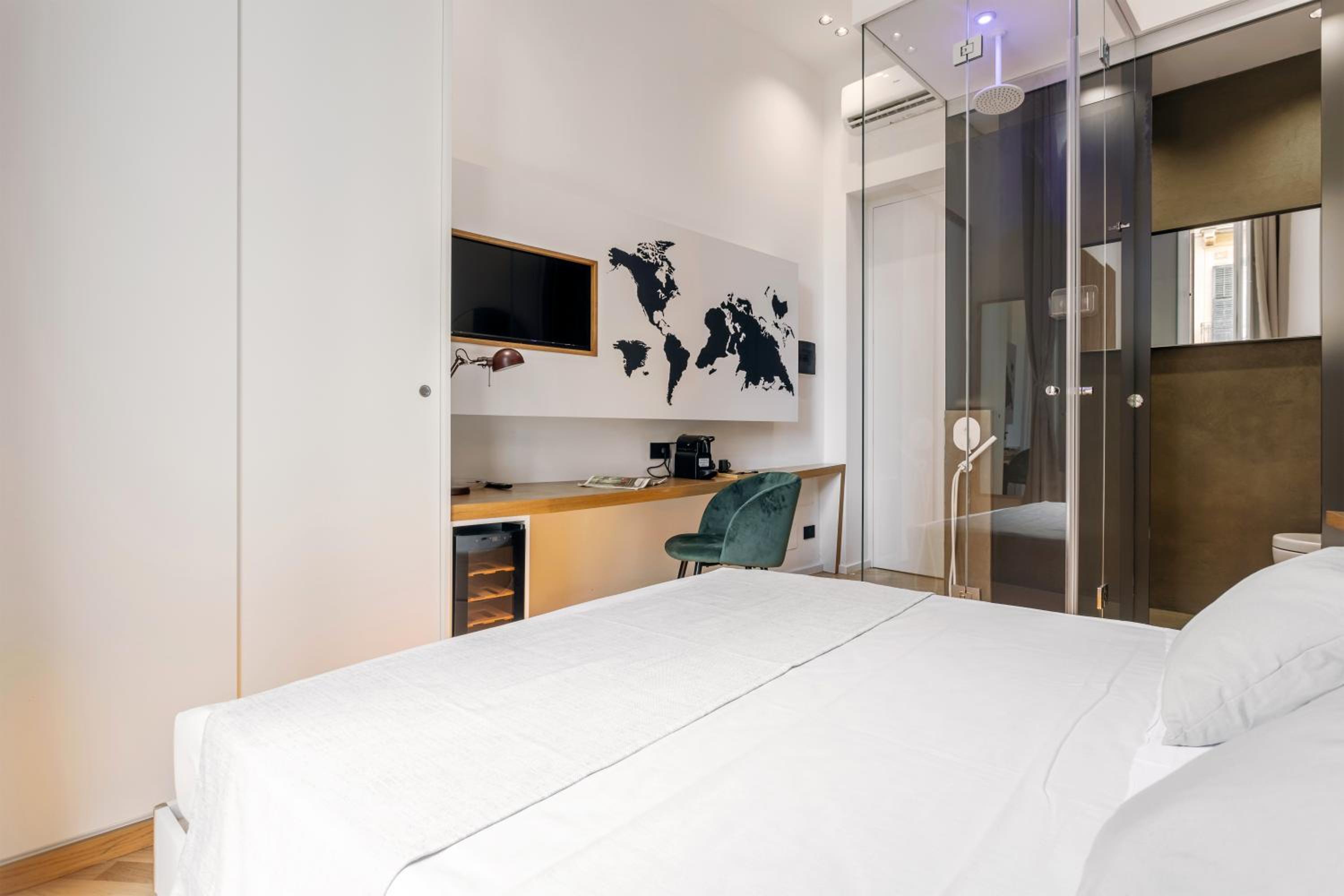 Standard Queen Room