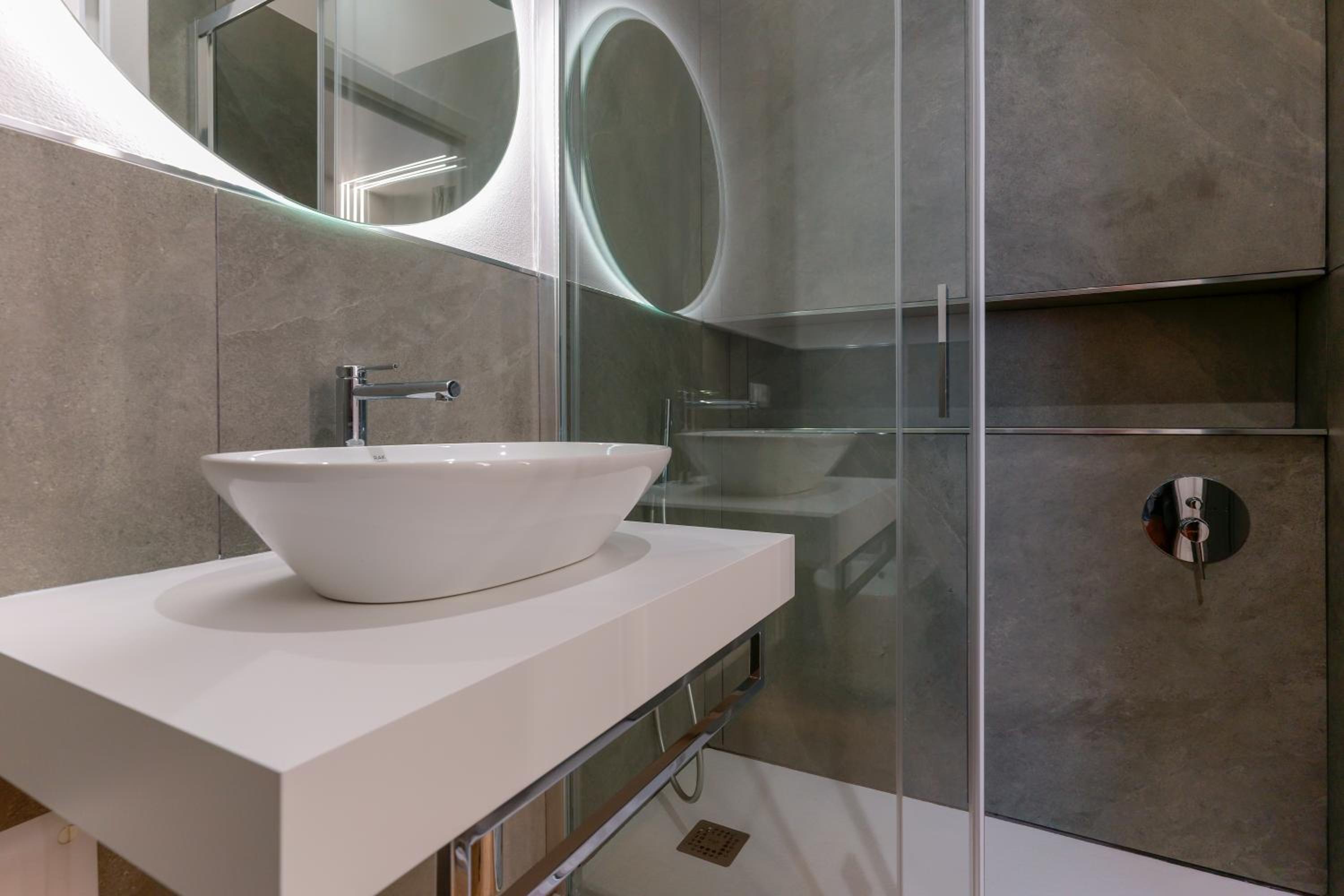 Double Room with Spa Bath - Photo 12