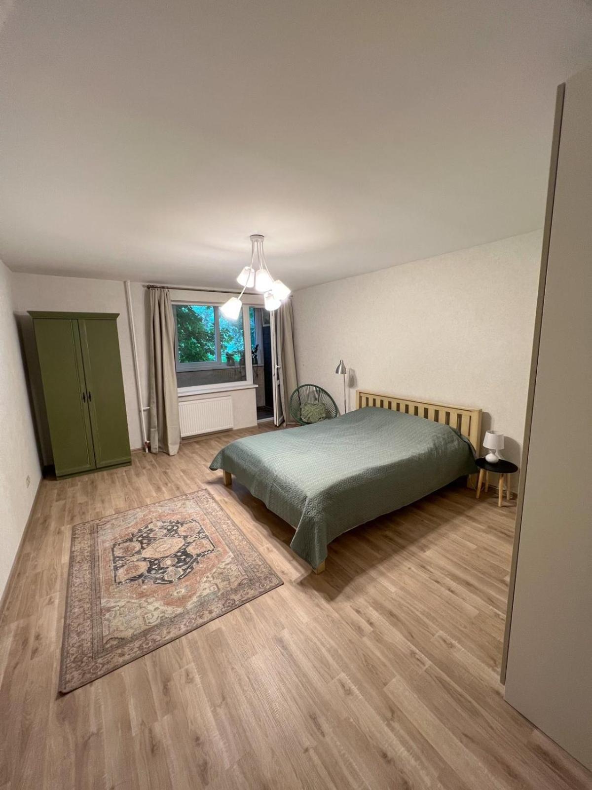 One-Bedroom Apartment photo 1