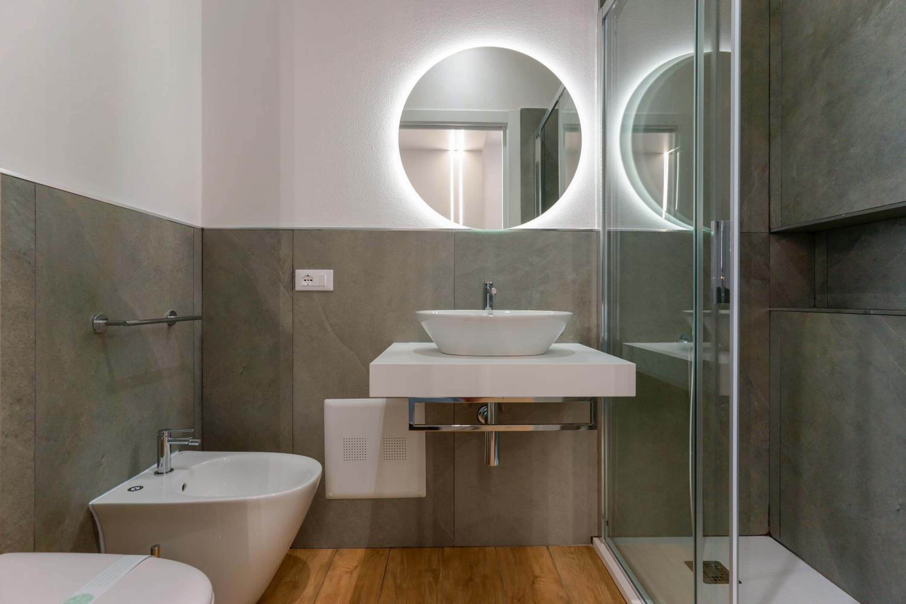 Double Room with Spa Bath - Photo 2