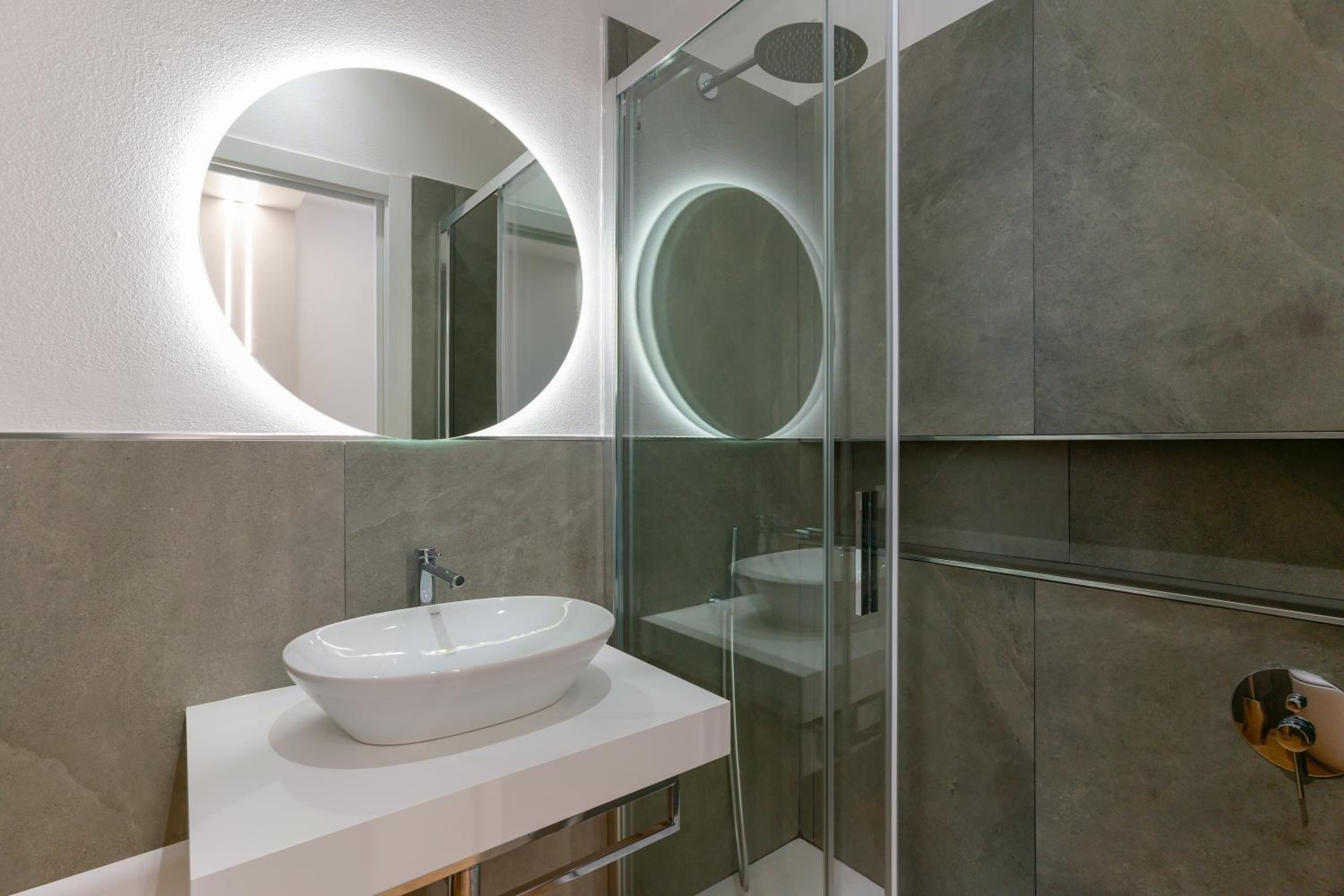Double Room with Spa Bath - Photo 7