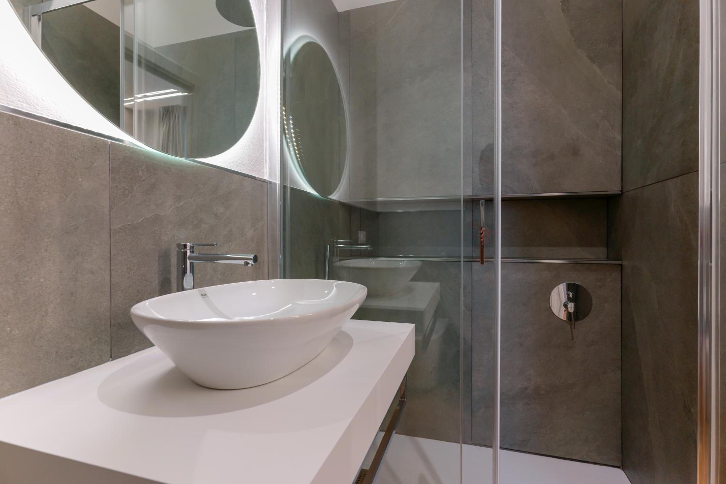 Double Room with Spa Bath - Photo 6