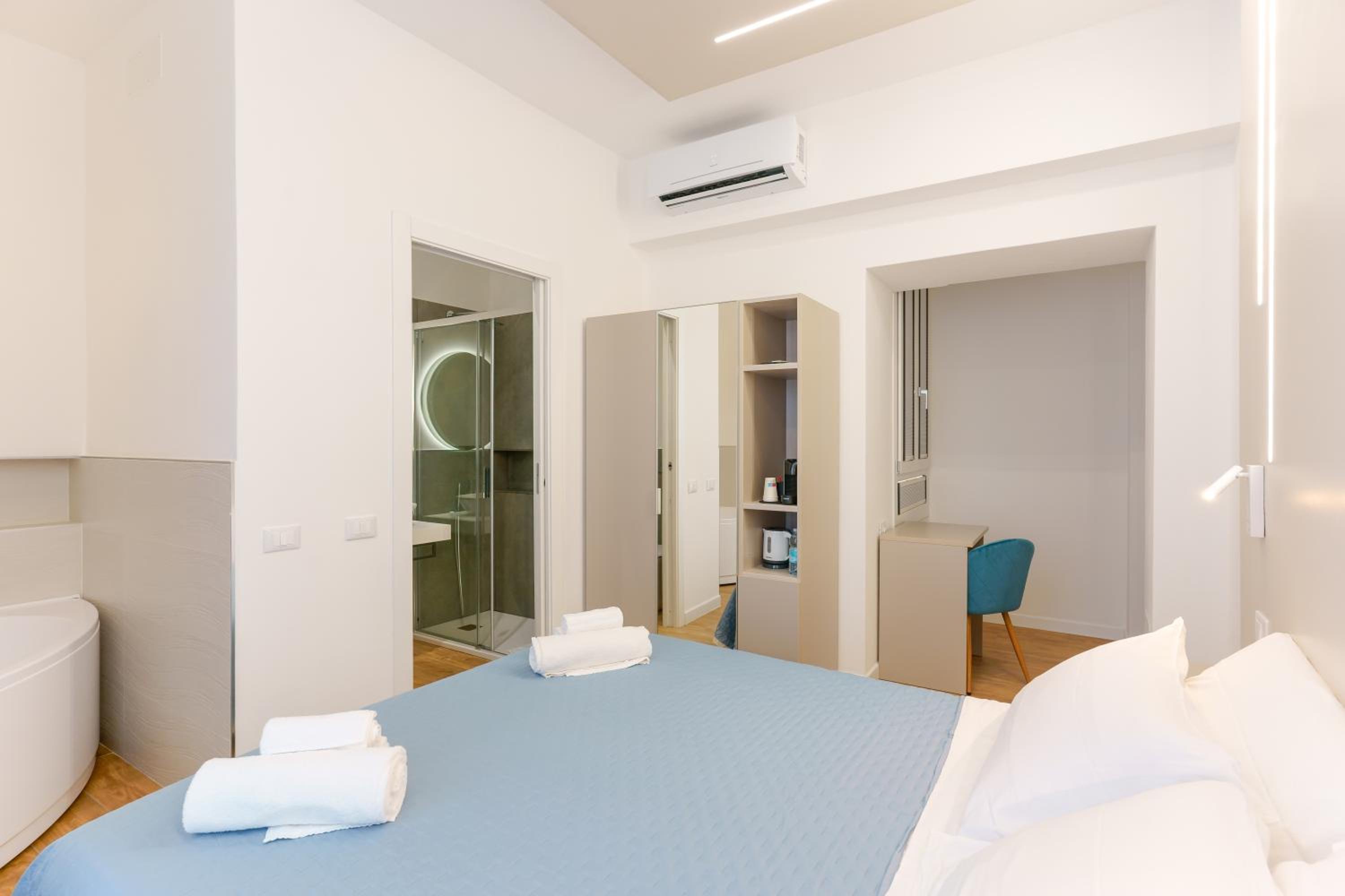 Double Room with Spa Bath - Photo 5