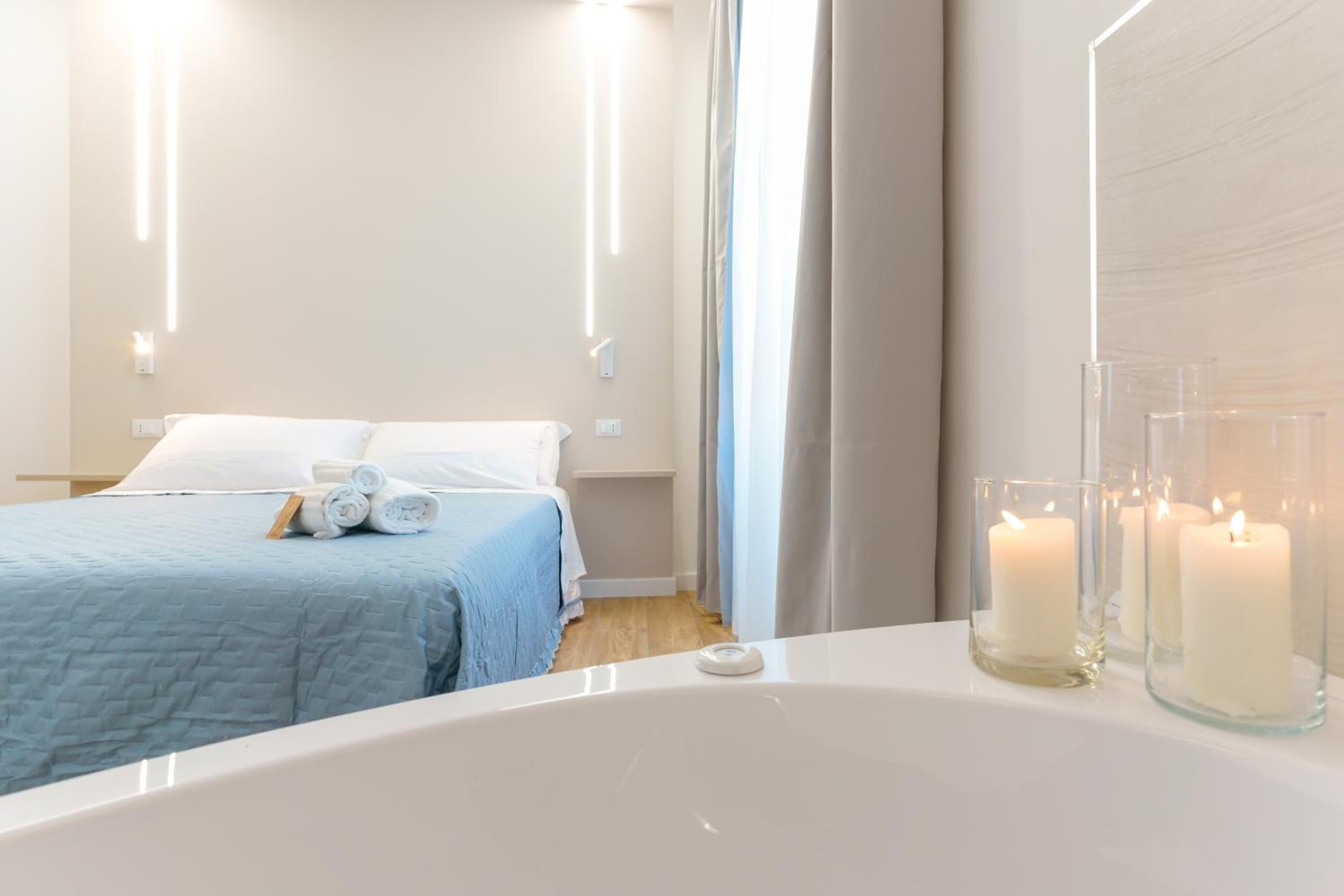Double Room with Spa Bath - Photo 10