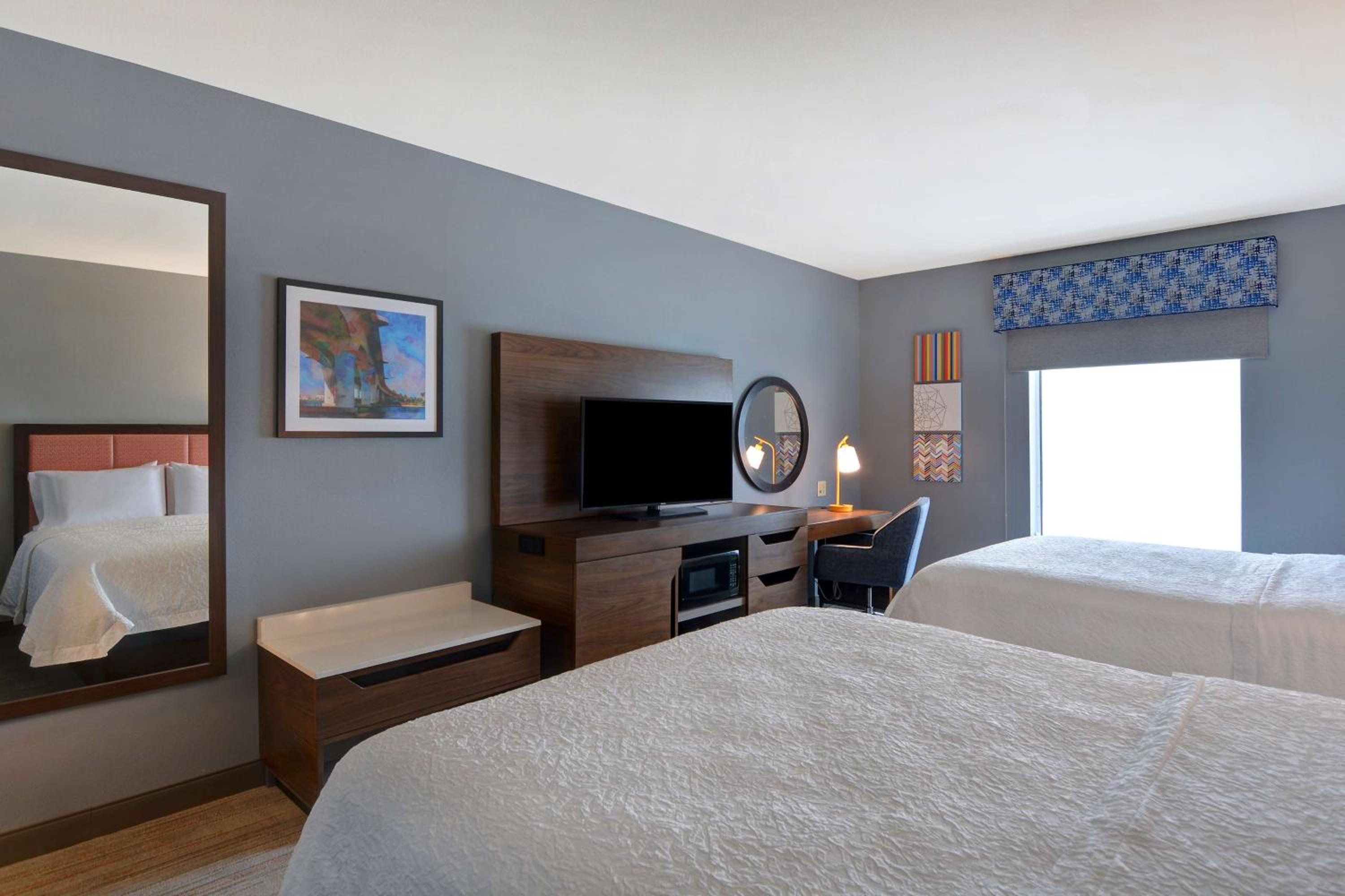Queen Room with Two Queen Beds - Non-Smoking - Photo 1