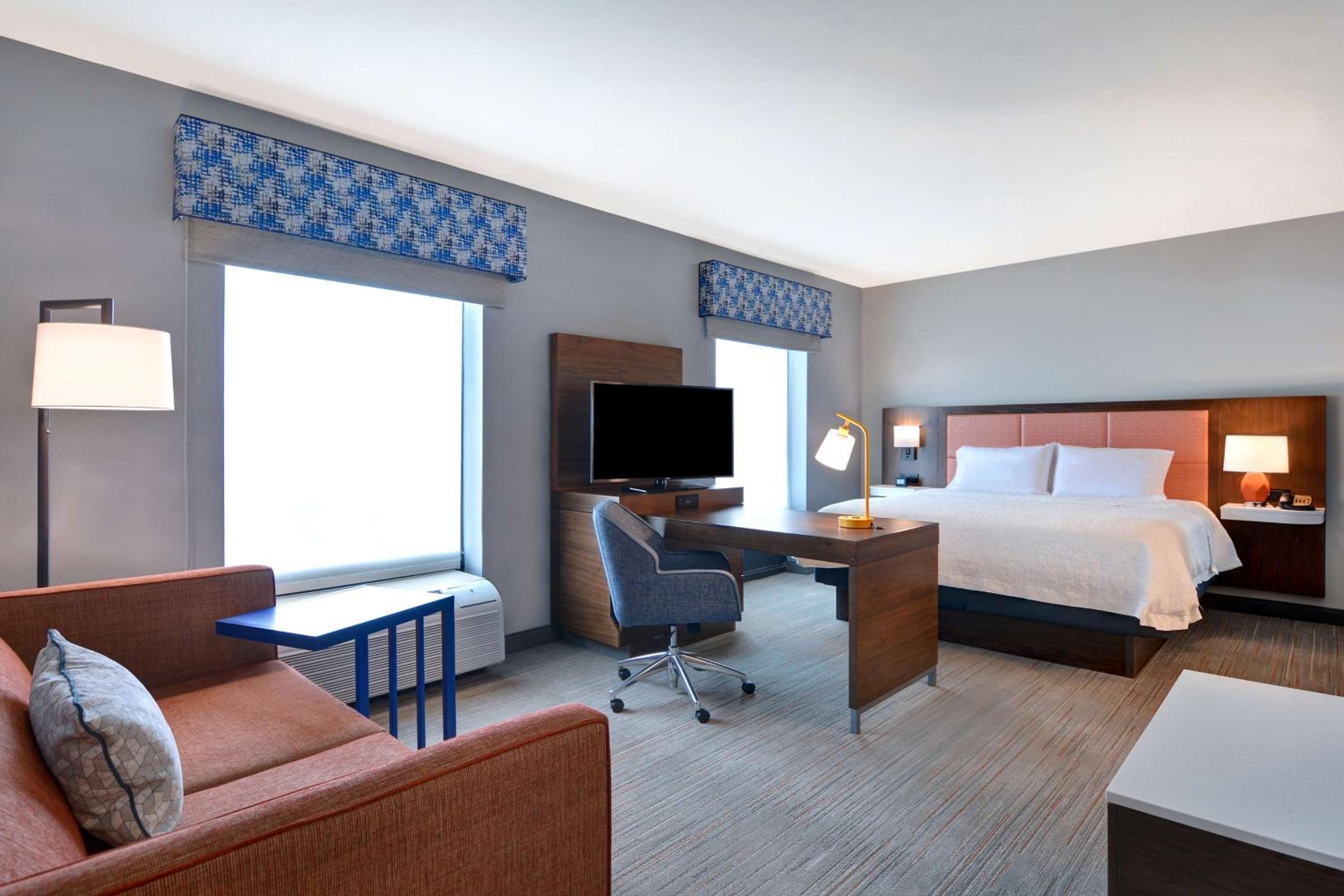 Non-Smoking Studio King Suite - Photo 2