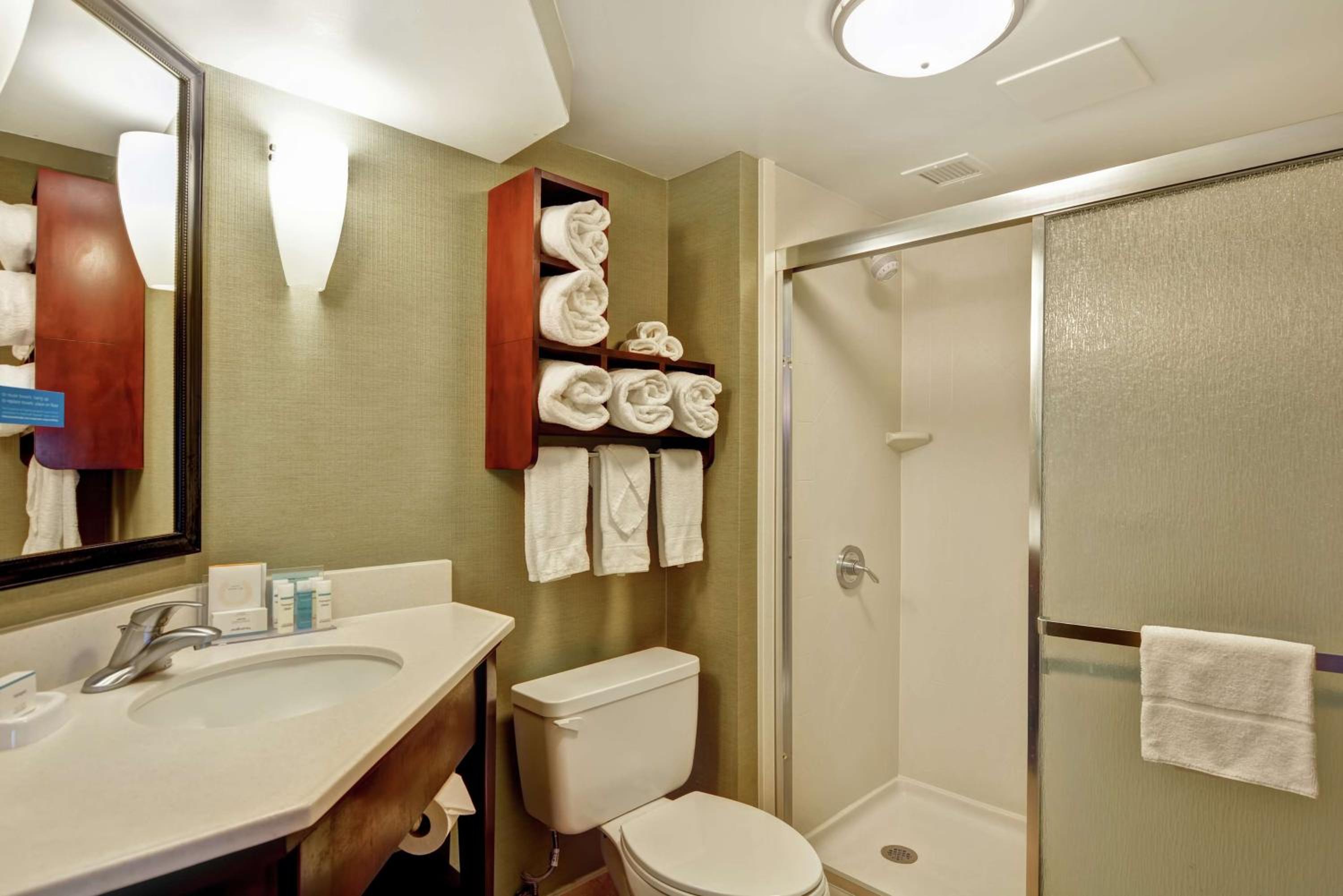 Deluxe King Room - Non-Smoking - Photo 5