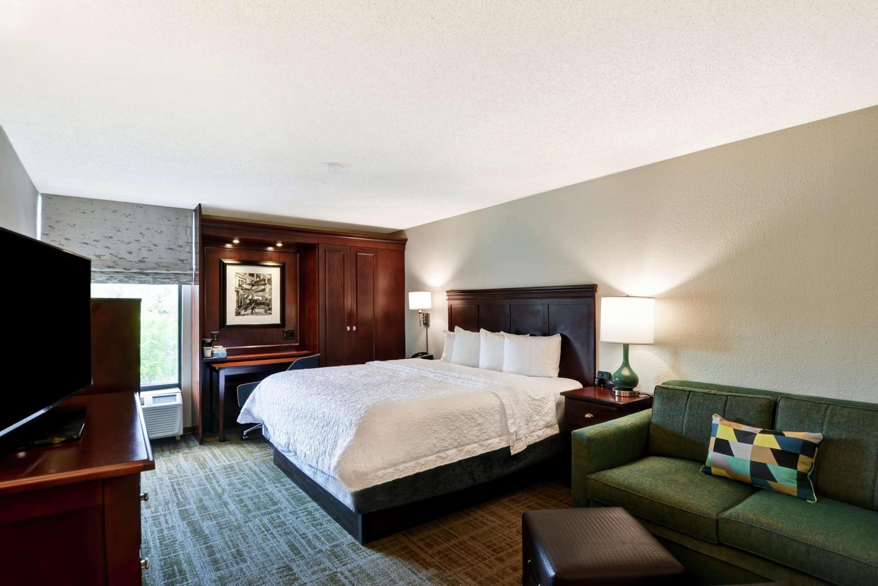 King Room with Sofa Bed and Study - Non-Smoking photo 1