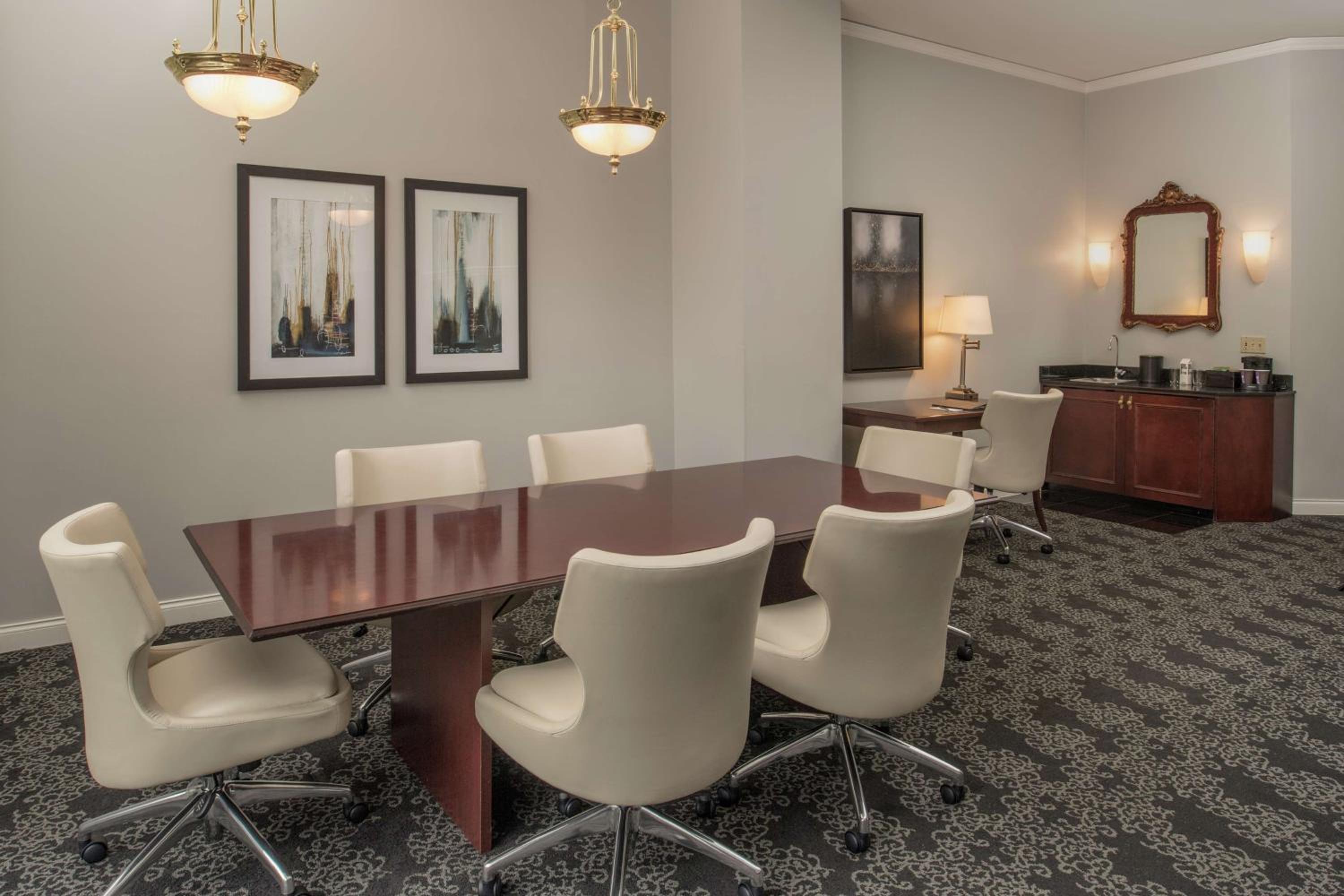 Executive King Suite - Photo 2
