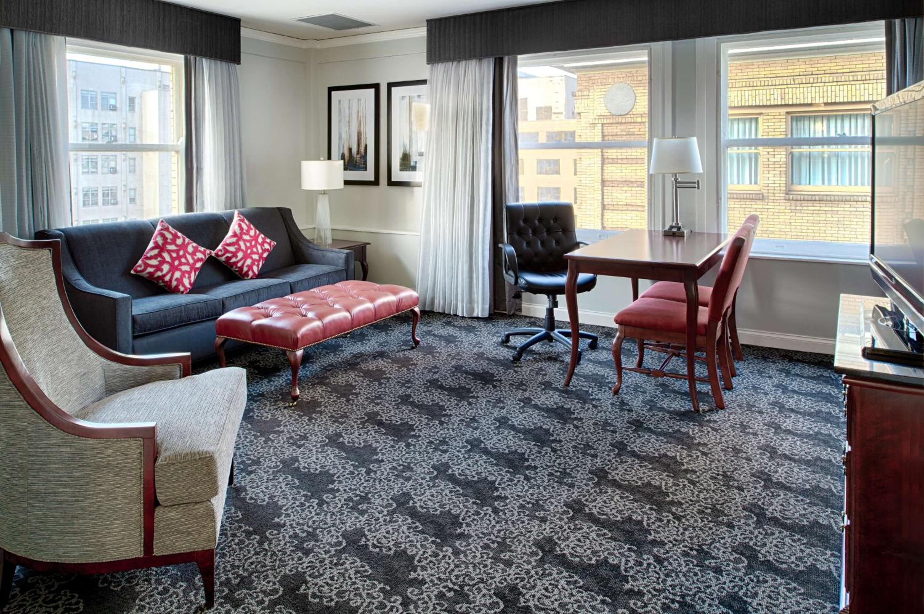 Corner Suite - Photo 4