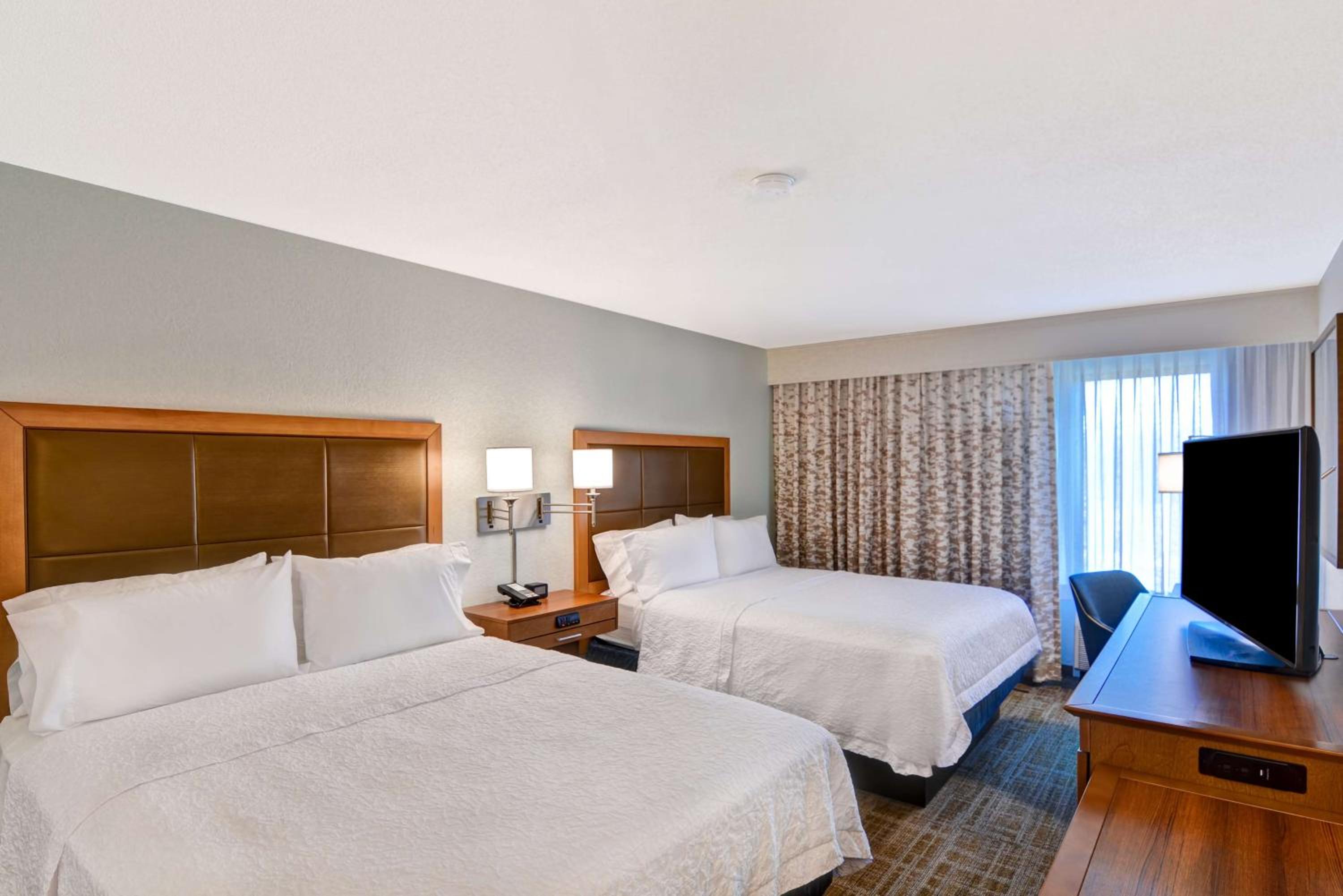 Queen Room with Two Queen Beds - Hearing Access photo 1