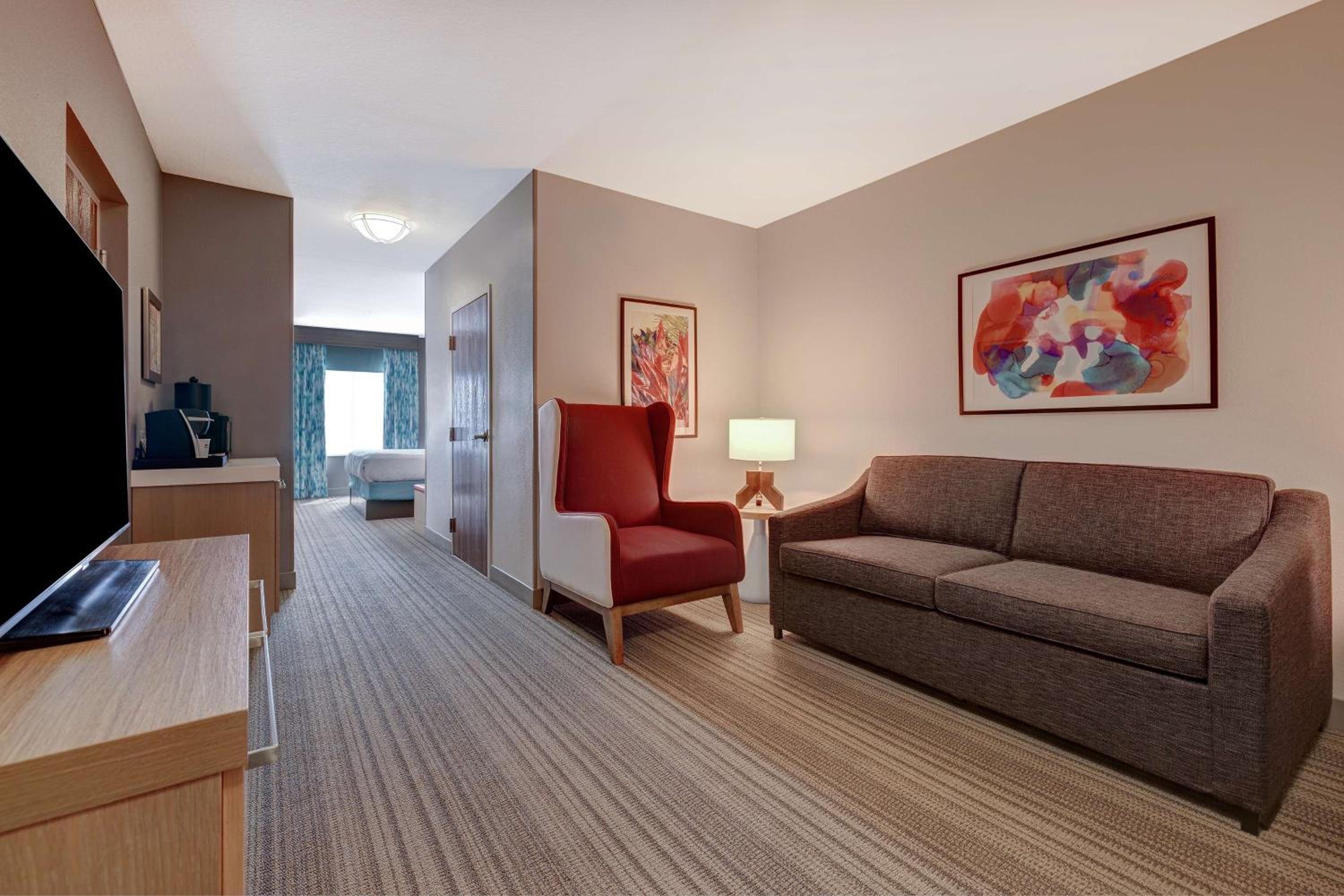 One-Bedroom King Suite - Photo 5