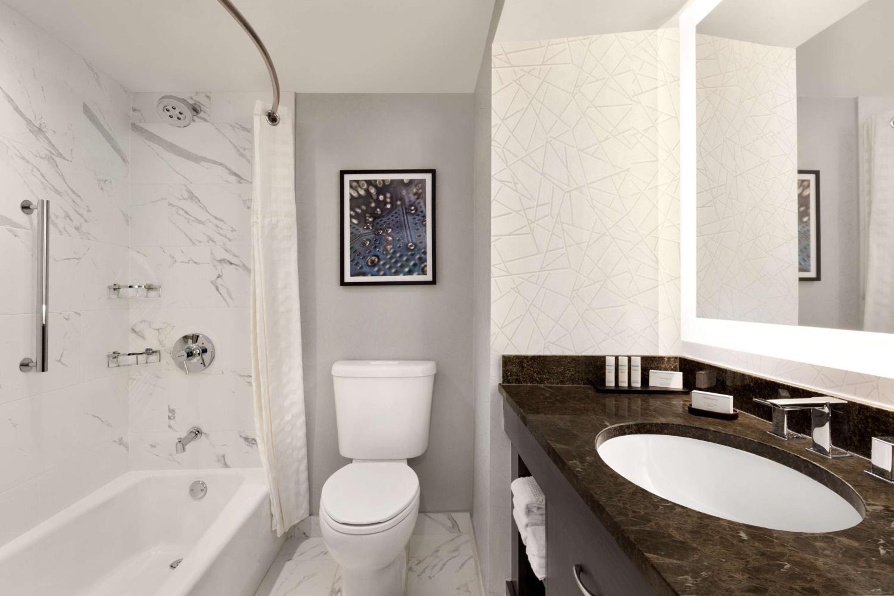Suite with Two Double Beds - Non-Smoking - Photo 2
