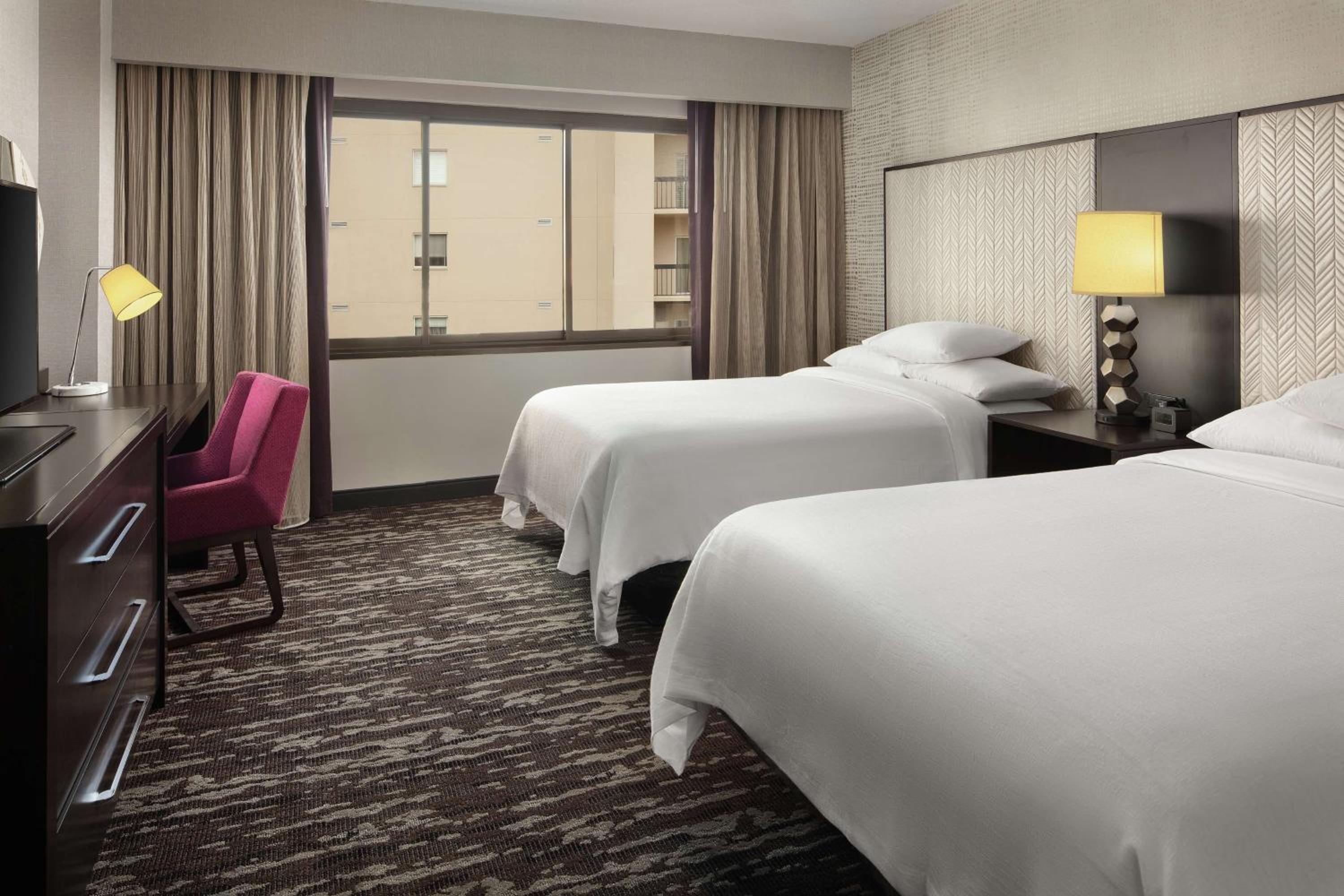 Double Premium Suite - Mobility/Hearing Accessible/Bath Tub/Non-Smoking - Photo 1