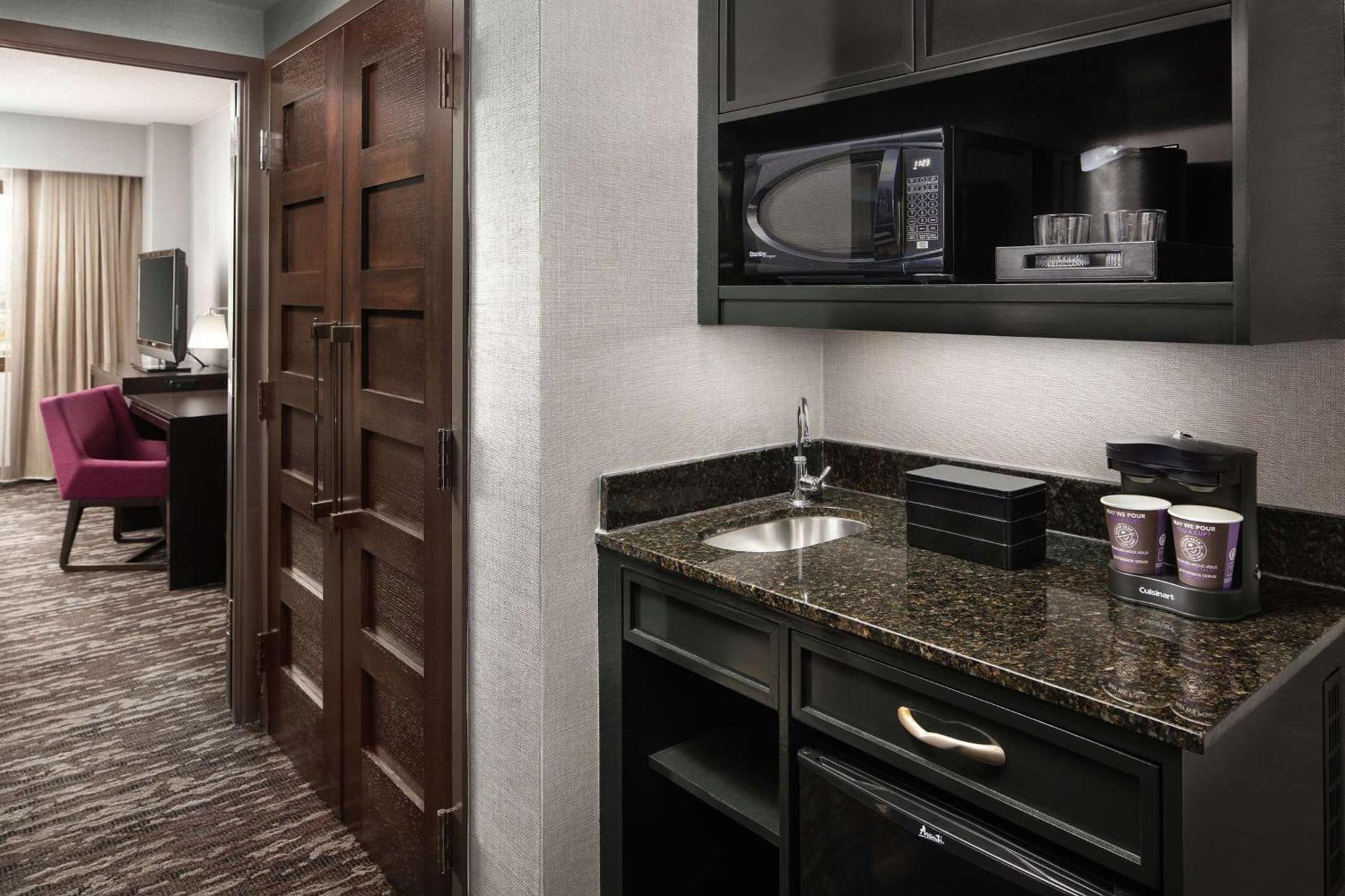 King Suite - Photo 2