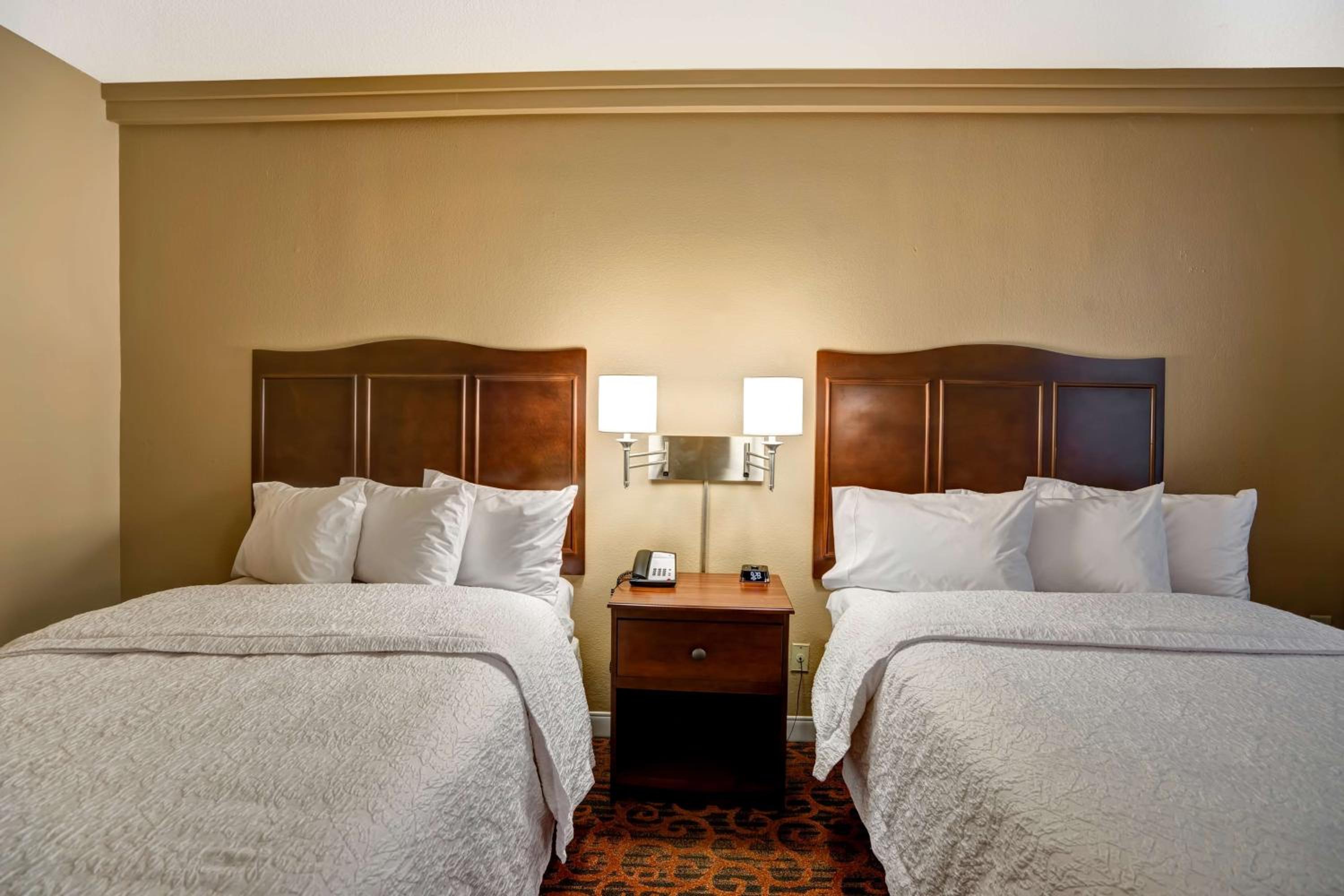 Queen Room with Mobility Access/Non-Smoking - Photo 1