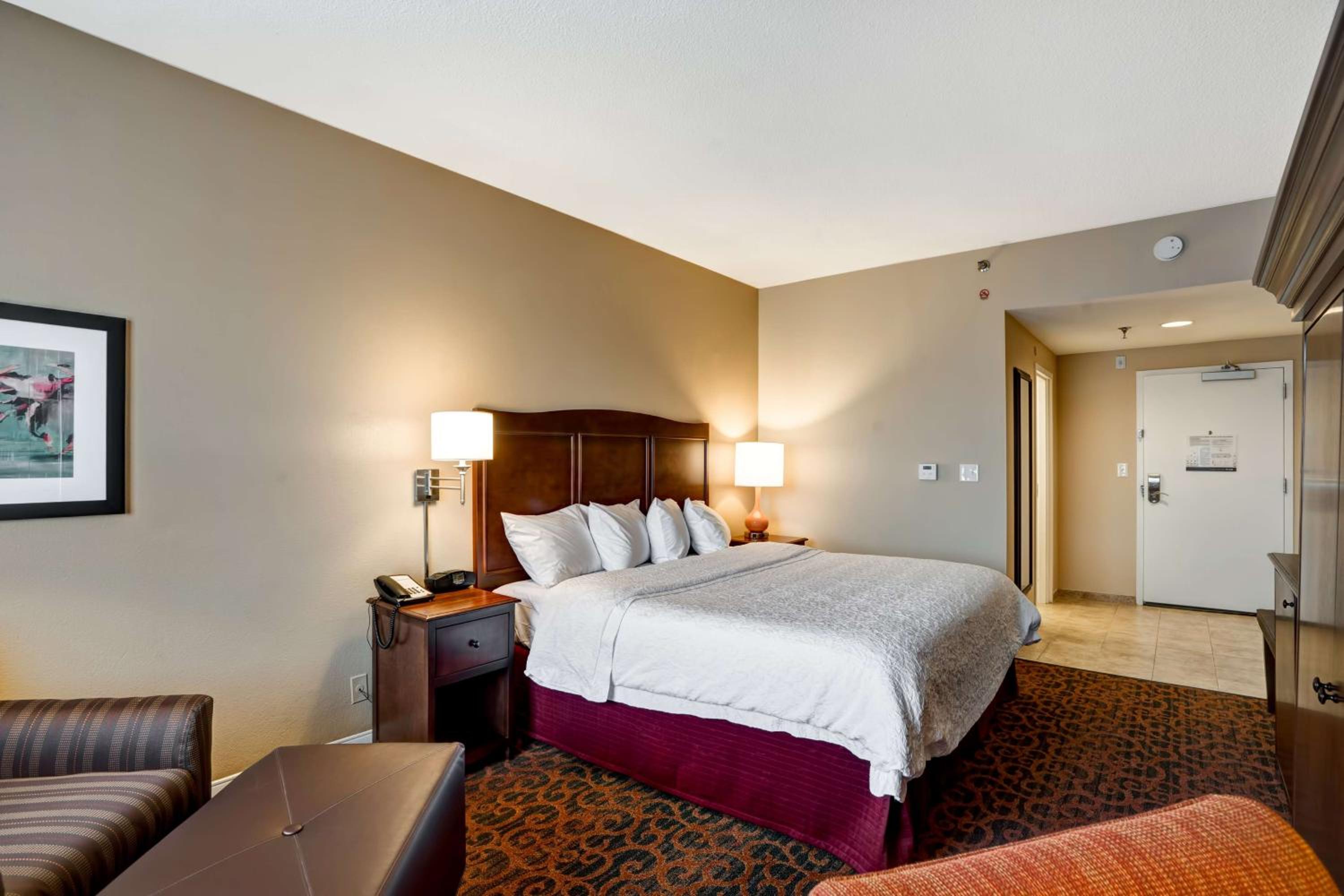 King Room with King Bed - Non-Smoking - Photo 1