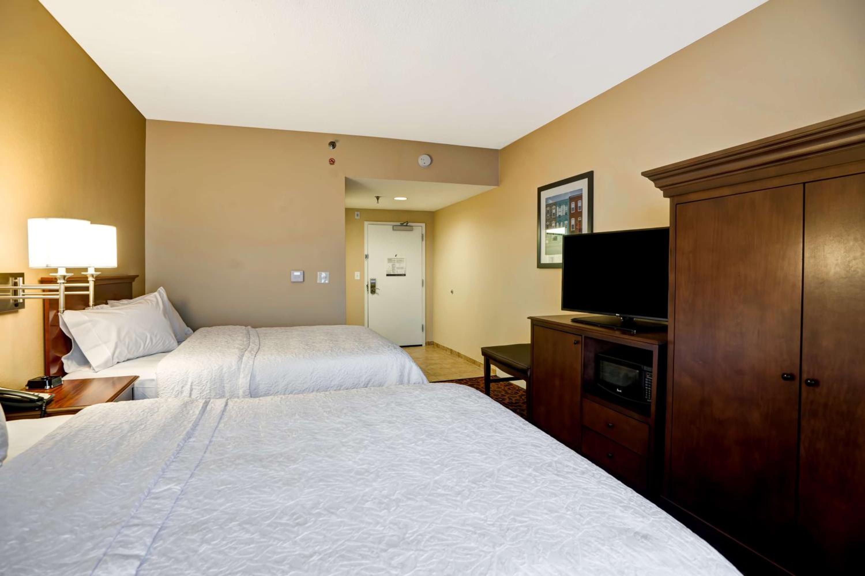 Queen Room with Two Queen Beds (4 Adults) - Photo 1