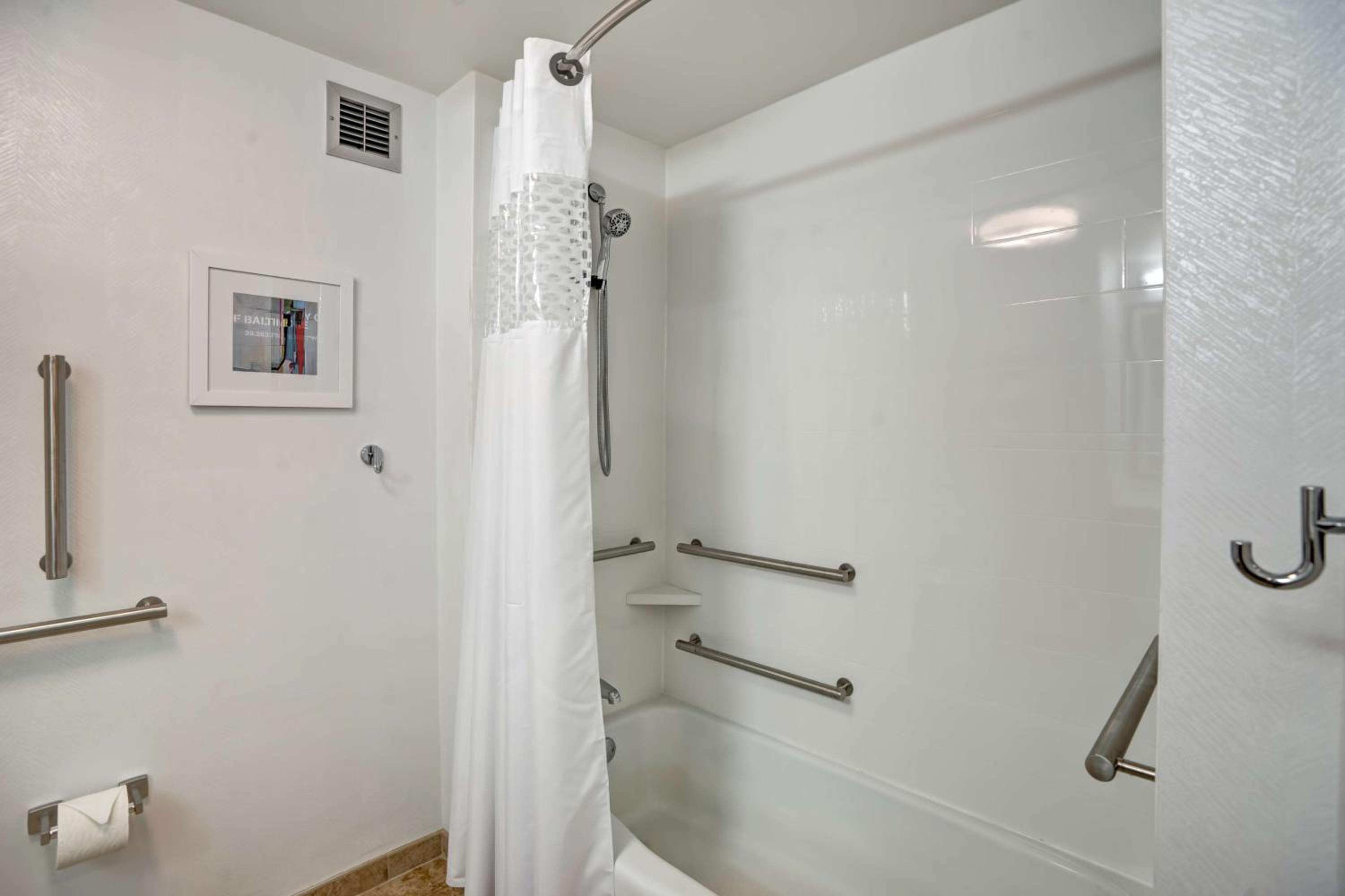 King Room - Hearing Access/Non-Smoking - Photo 2