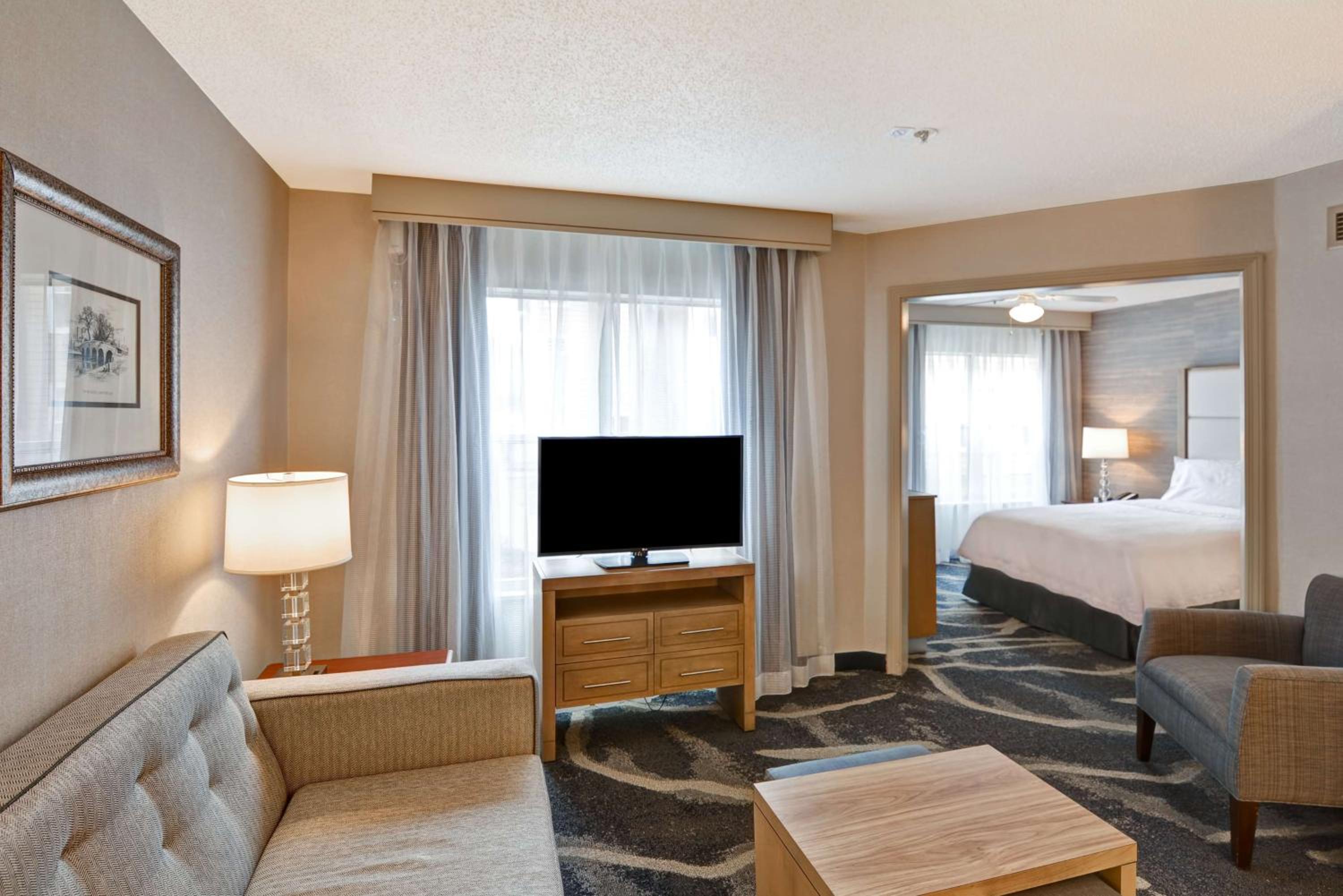 Double Room with Tub - Mobility and Hearing Access/Non-Smoking