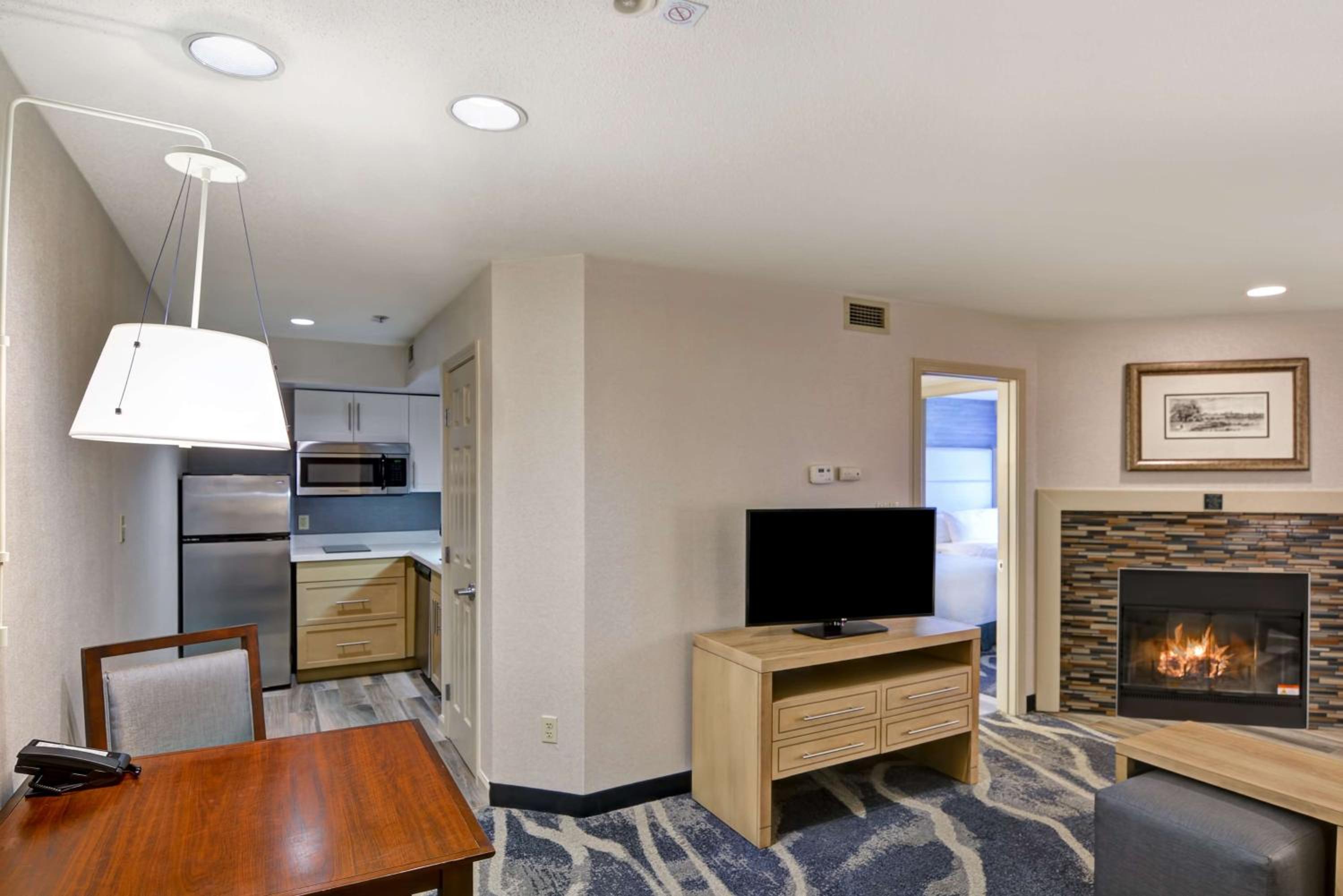 One-Bedroom Suite with Two Double Beds and Fireplace - Non-Smoking