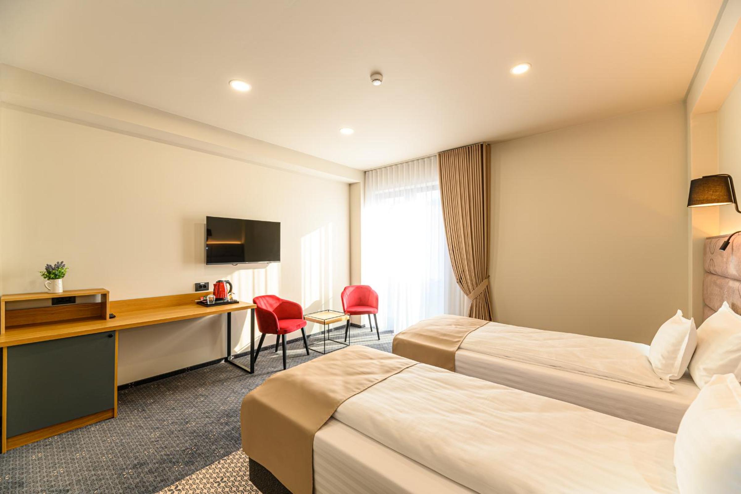 Executive Twin Room (2 Adults + 1 Child) photo 3