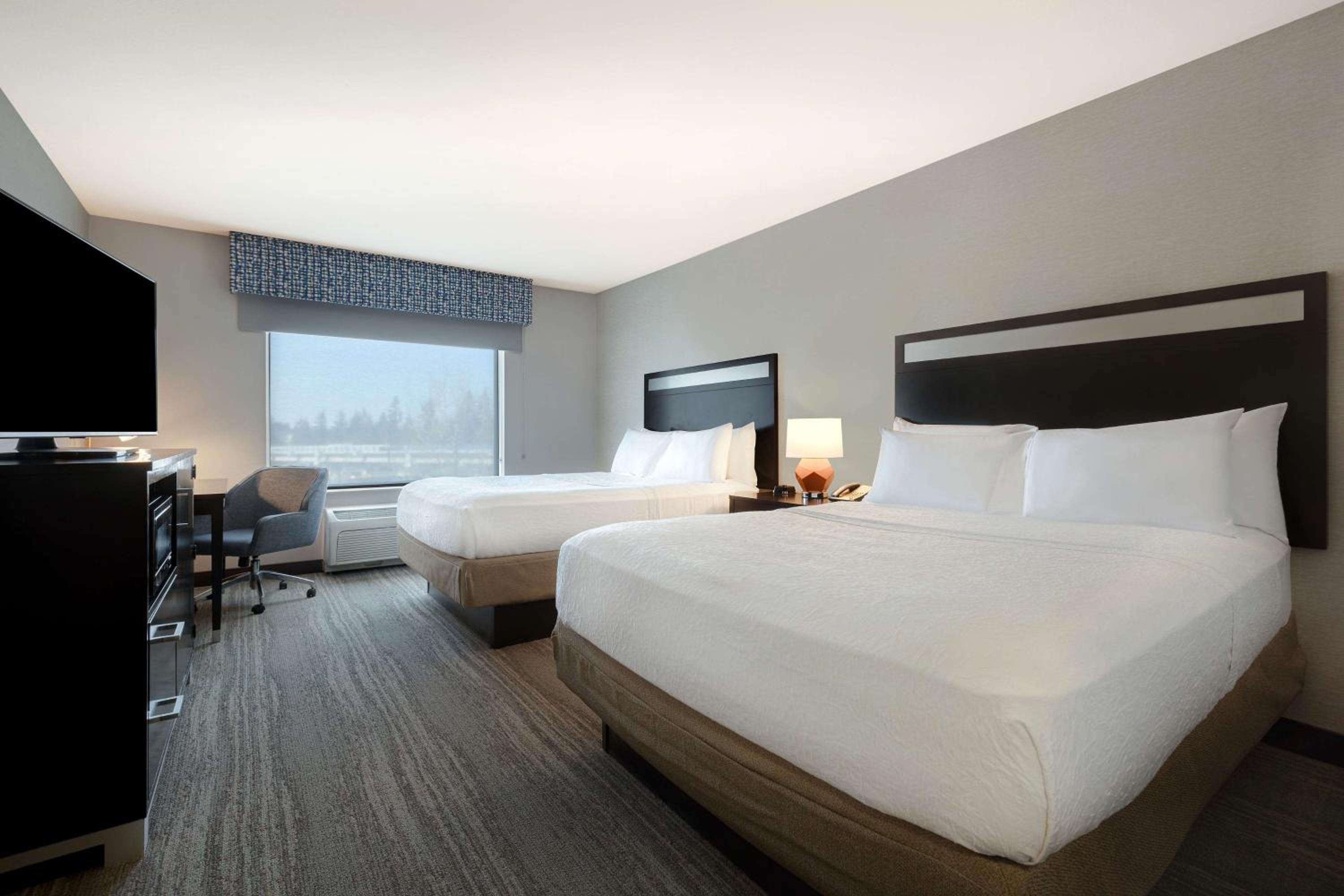 Room with Two Queen Beds - Non-Smoking - Photo 2
