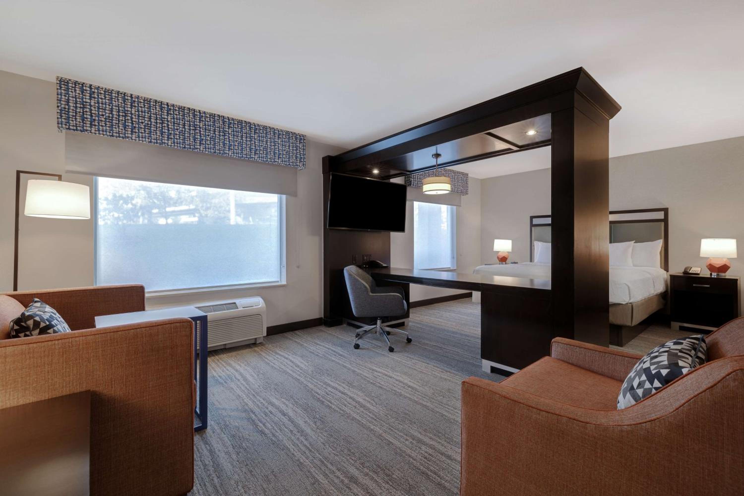 King Studio Suite - Non-Smoking - Photo 3