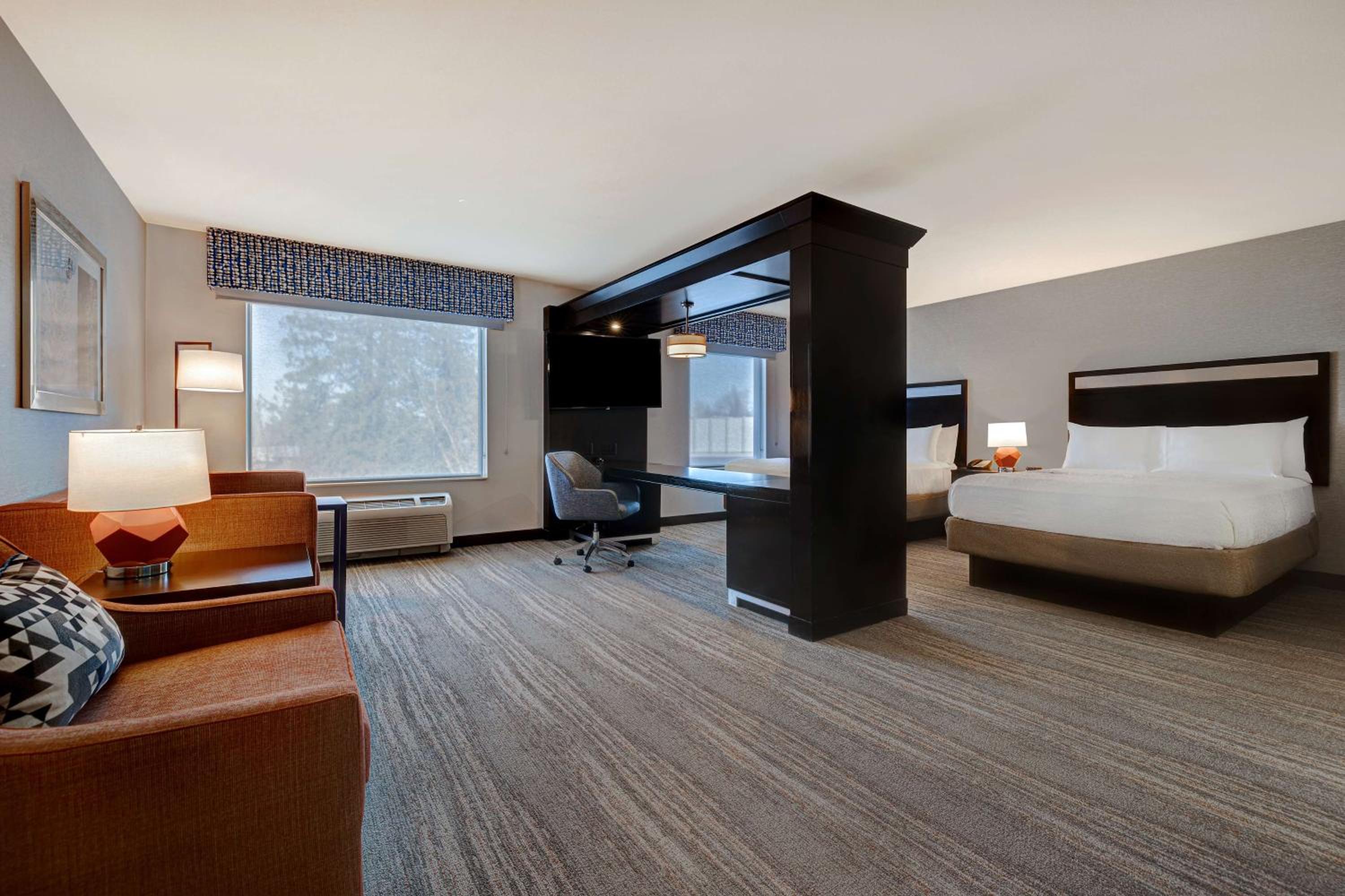 Queen Studio Suite with Two Queen Beds - Non-Smoking - Photo 3