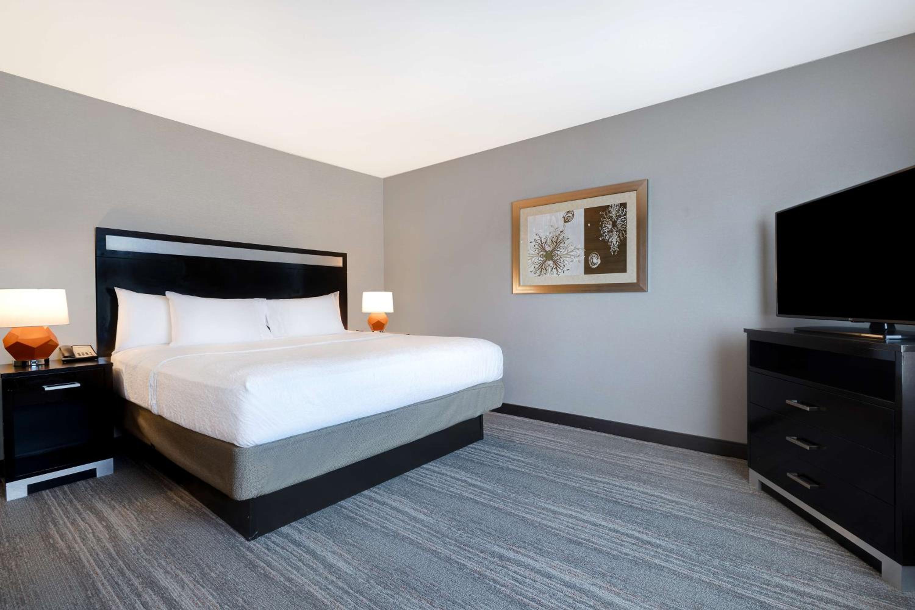 King Room - Hearing Access/Non-Smoking - Photo 2