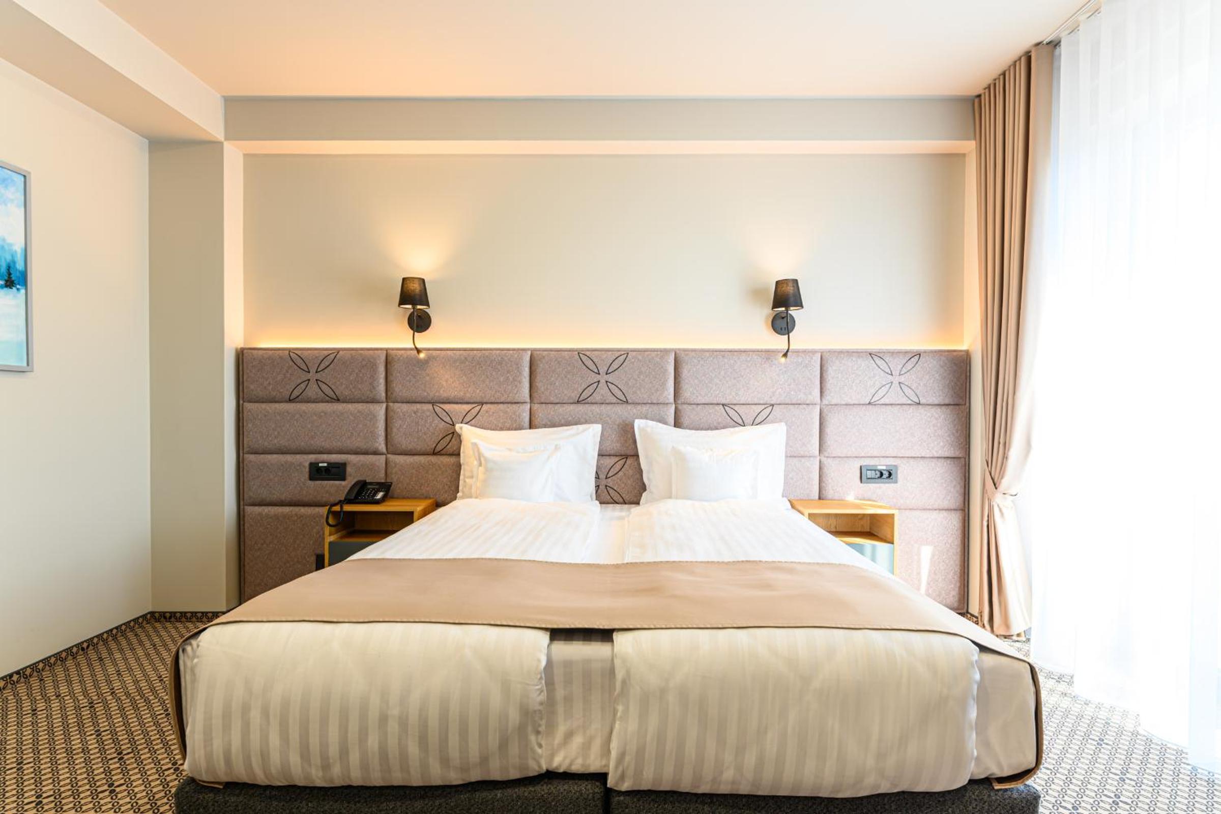 Executive Double Room (2 Adults + 1 Child) photo 1
