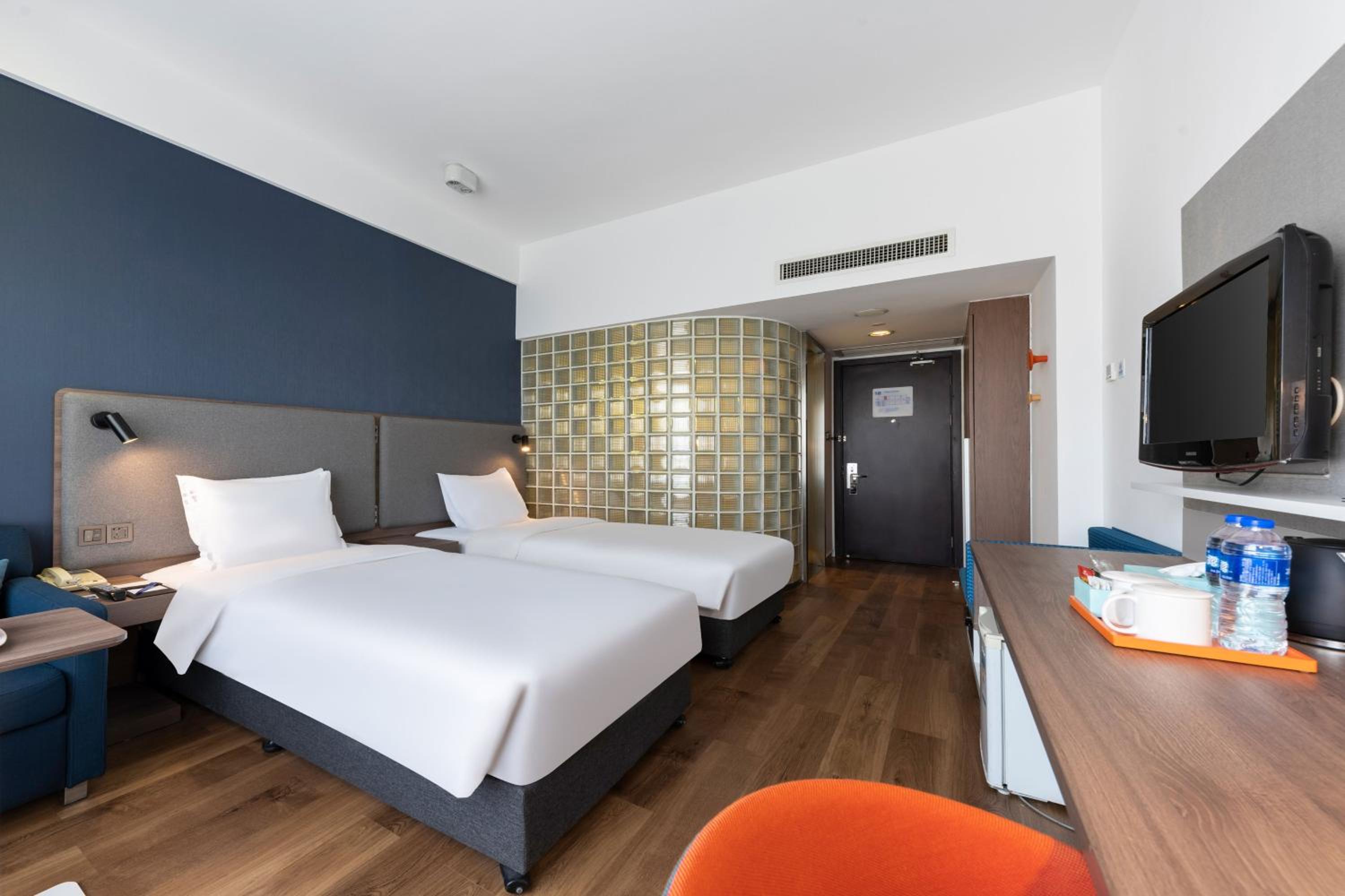 Standard Twin Room - Photo 3